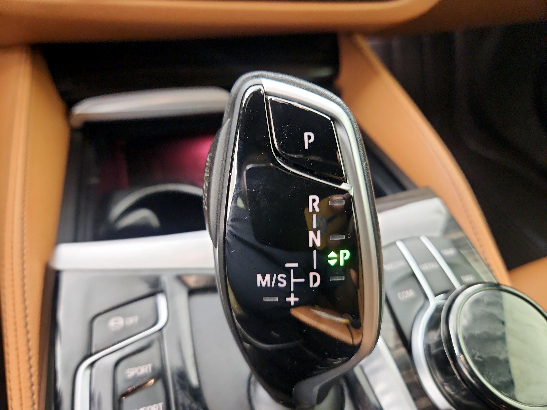 Thumbnail: 2023 BMW 5 Series - 18
