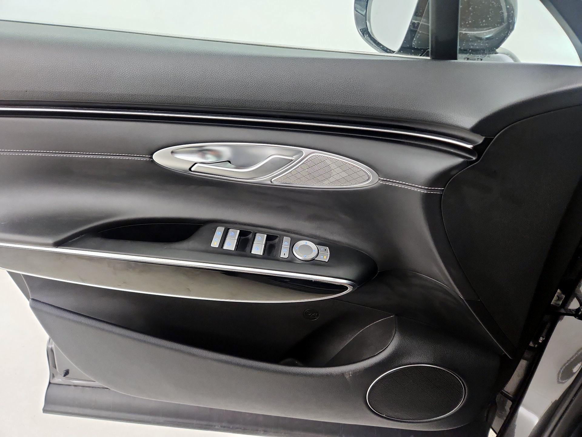 Thumbnail: 2025 Genesis GV70 - 12