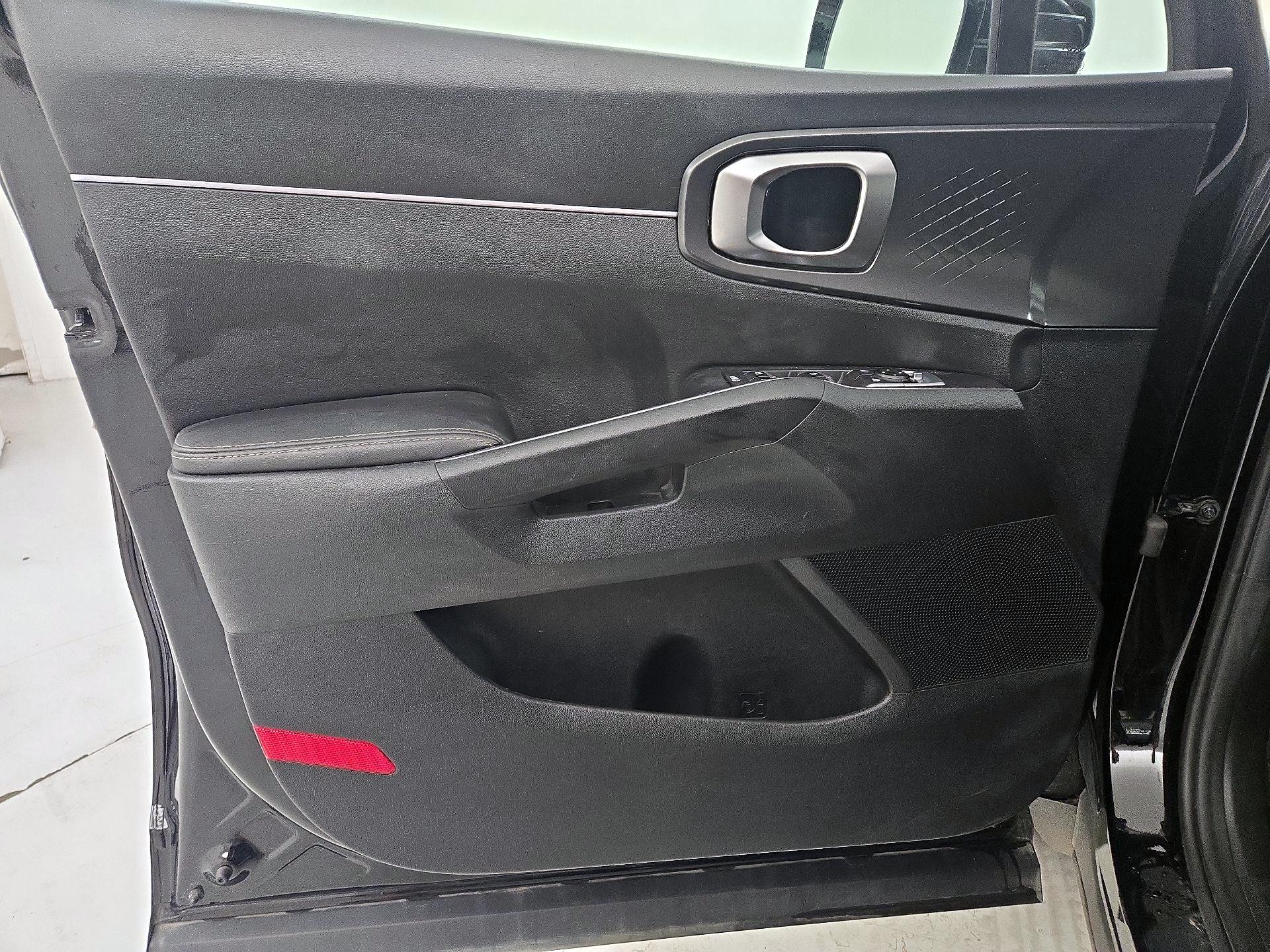 Thumbnail: 2023 Kia Sorento - 12