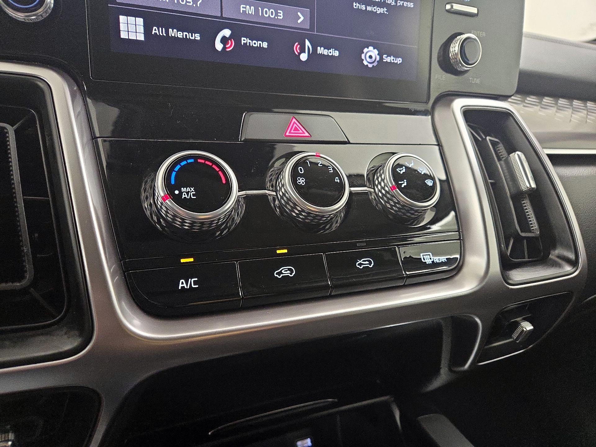 Thumbnail: 2023 Kia Sorento - 16