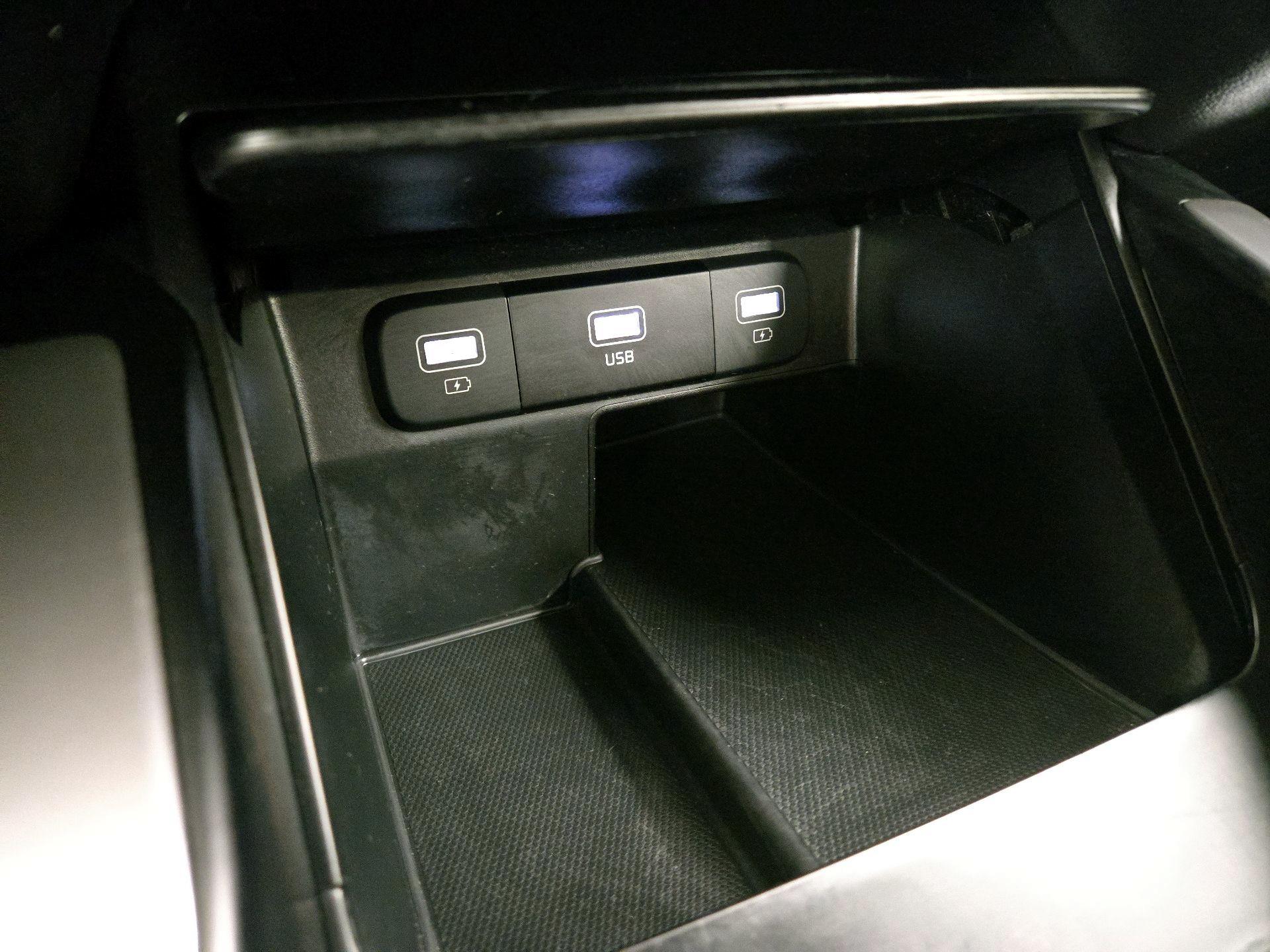 Thumbnail: 2023 Kia Sorento - 18