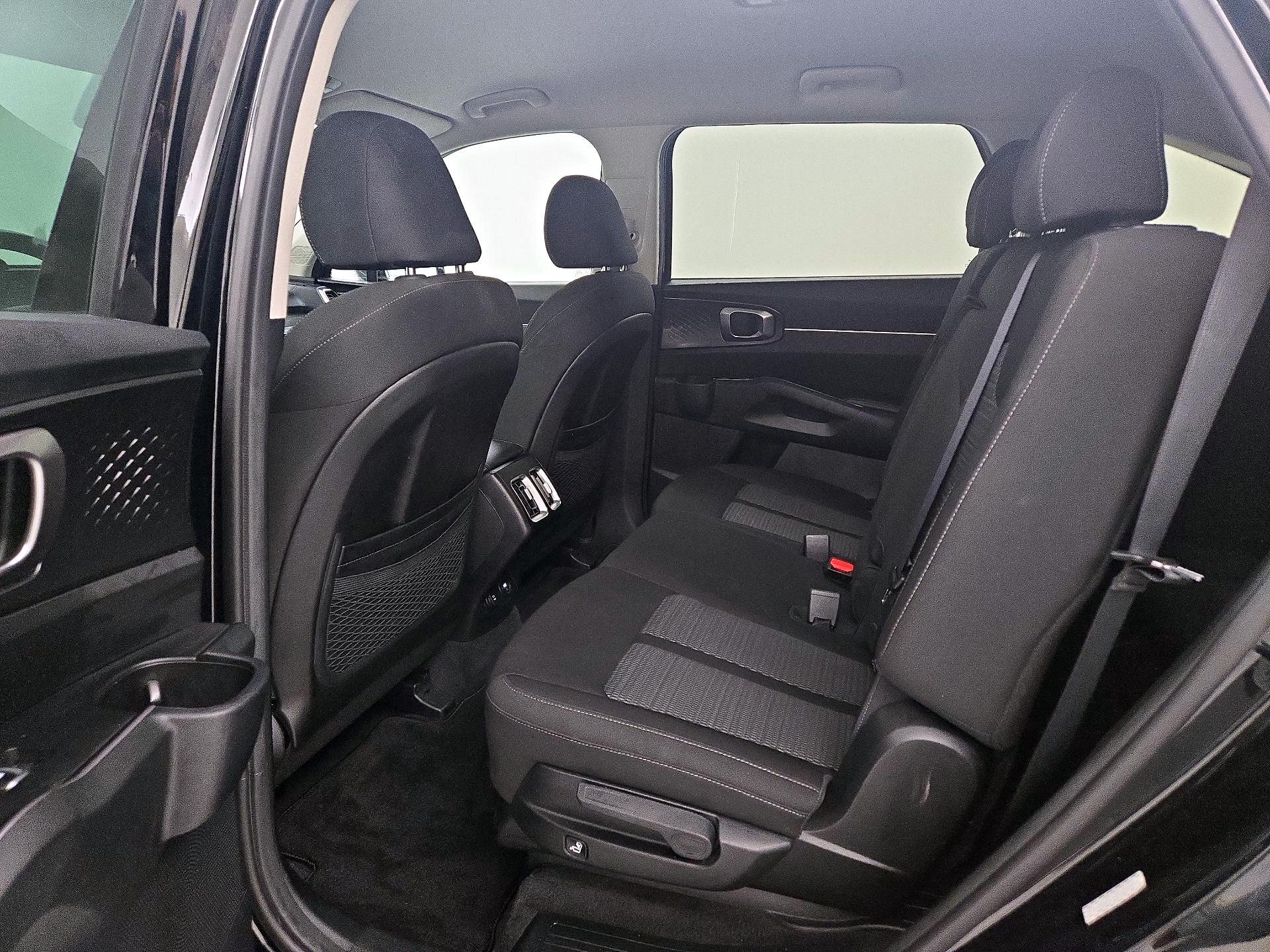 Thumbnail: 2023 Kia Sorento - 19