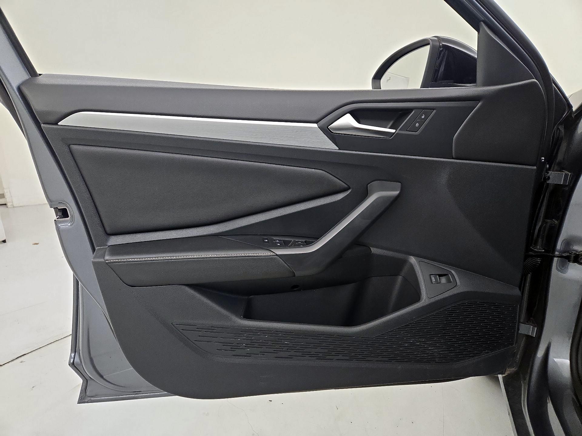 Thumbnail: 2025 Volkswagen Jetta - 12