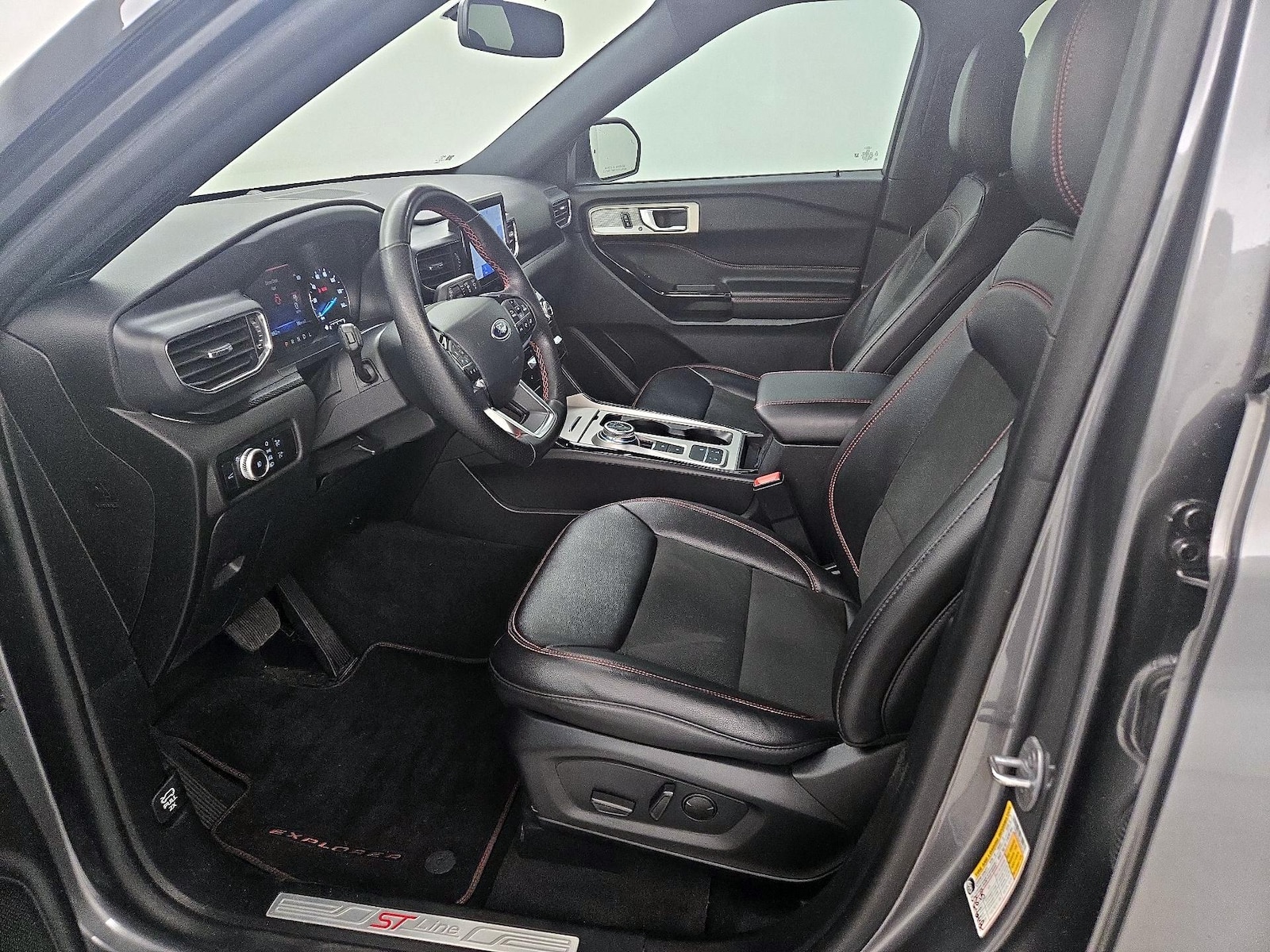 2023 Ford Explorer ST-LINE - Photo 12