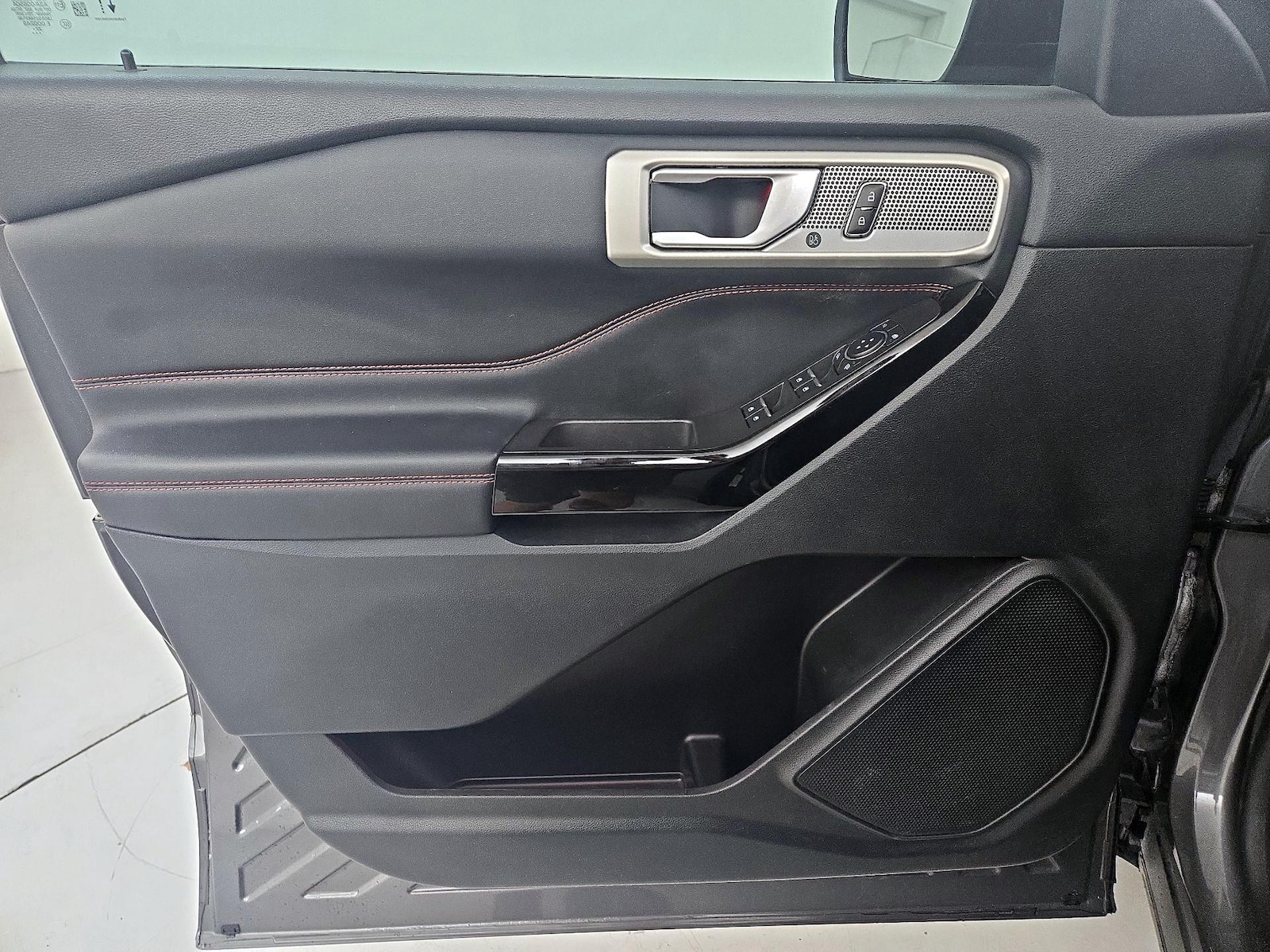 2023 Ford Explorer ST-LINE - Photo 13