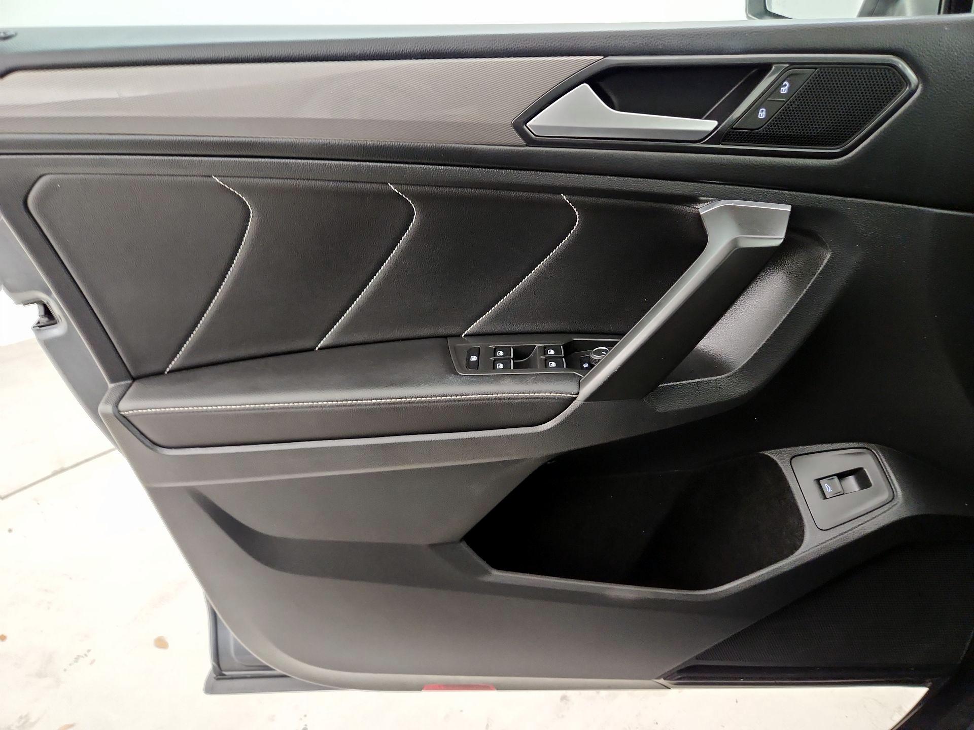 Thumbnail: 2022 Volkswagen Tiguan - 12