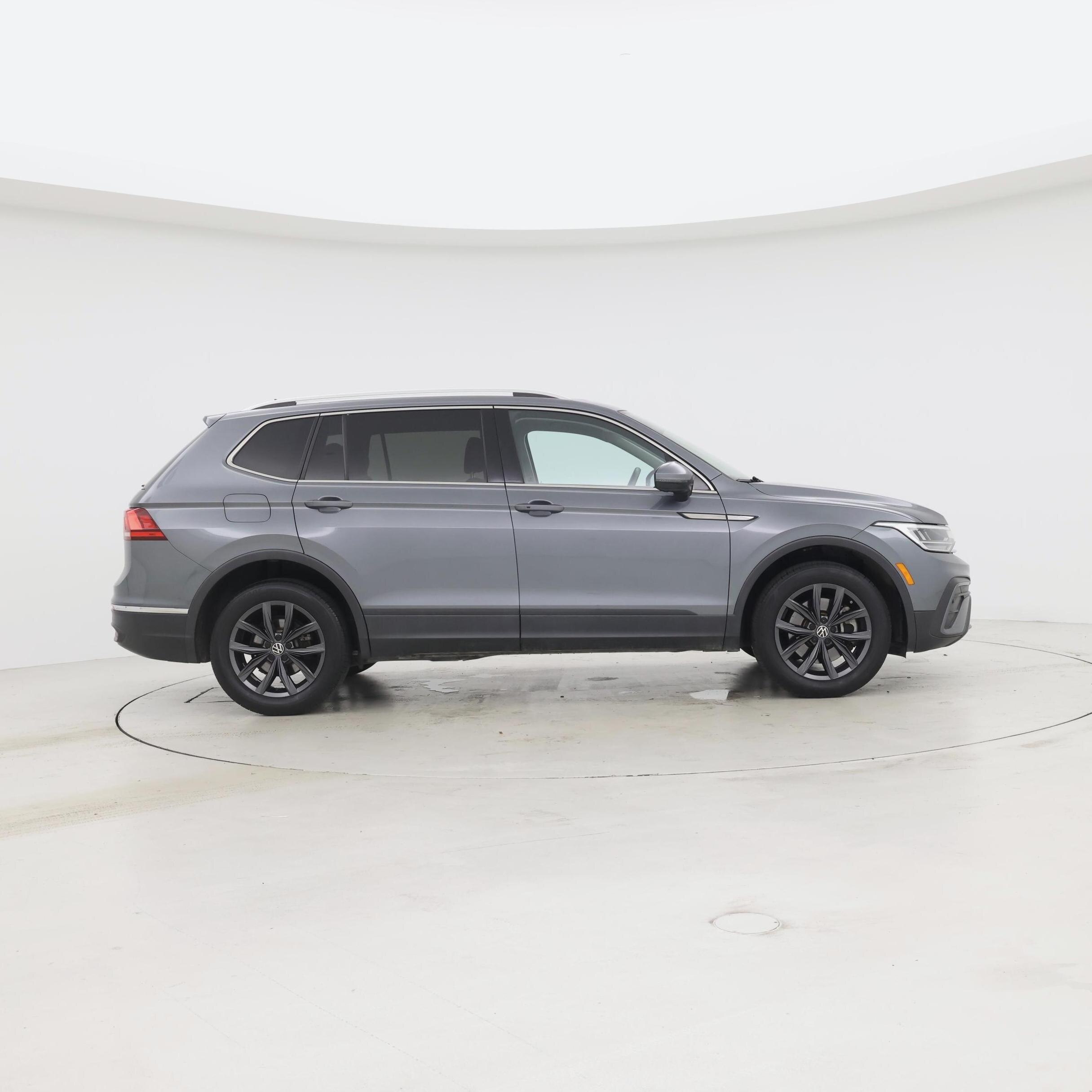 Thumbnail: 2022 Volkswagen Tiguan - 7