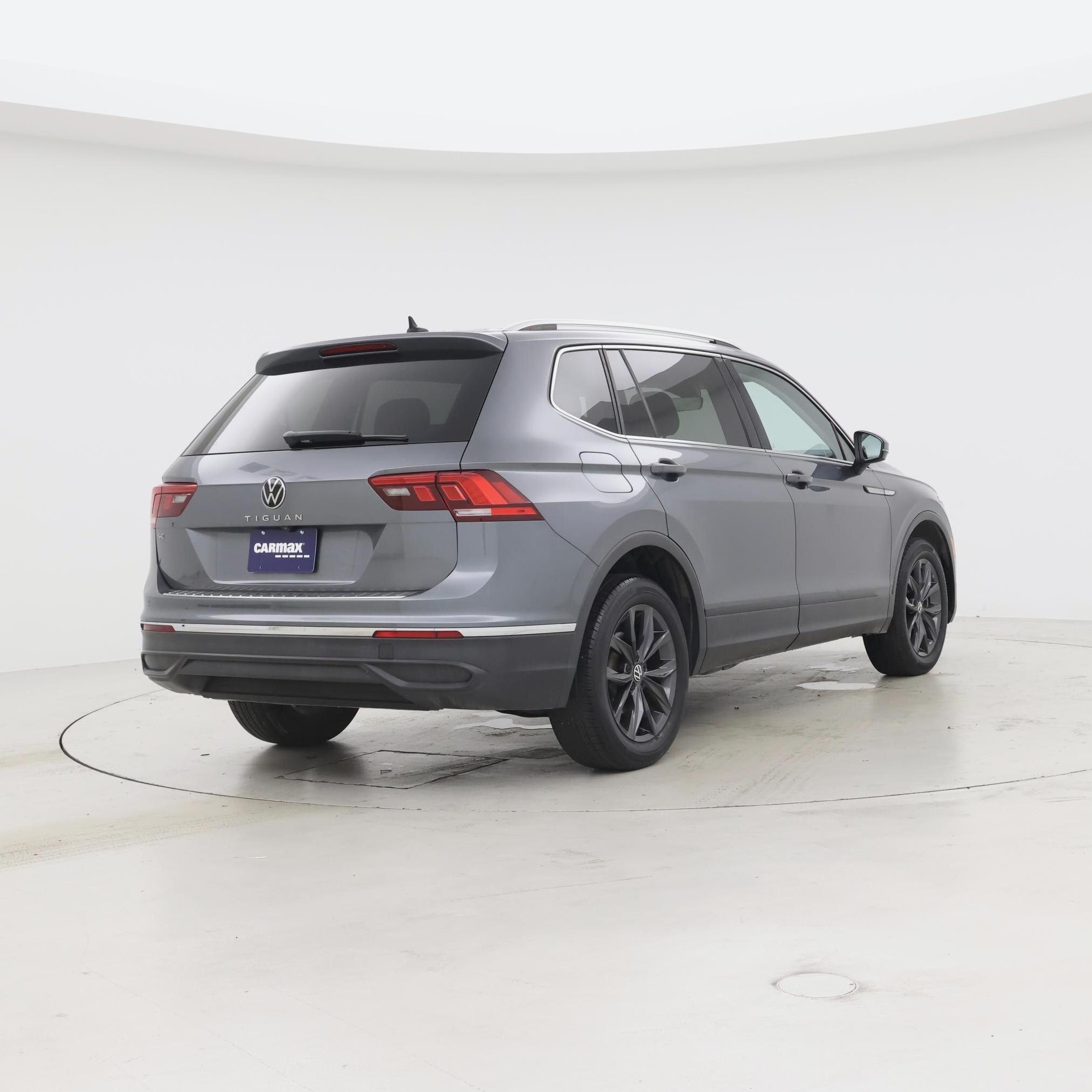 Thumbnail: 2022 Volkswagen Tiguan - 8