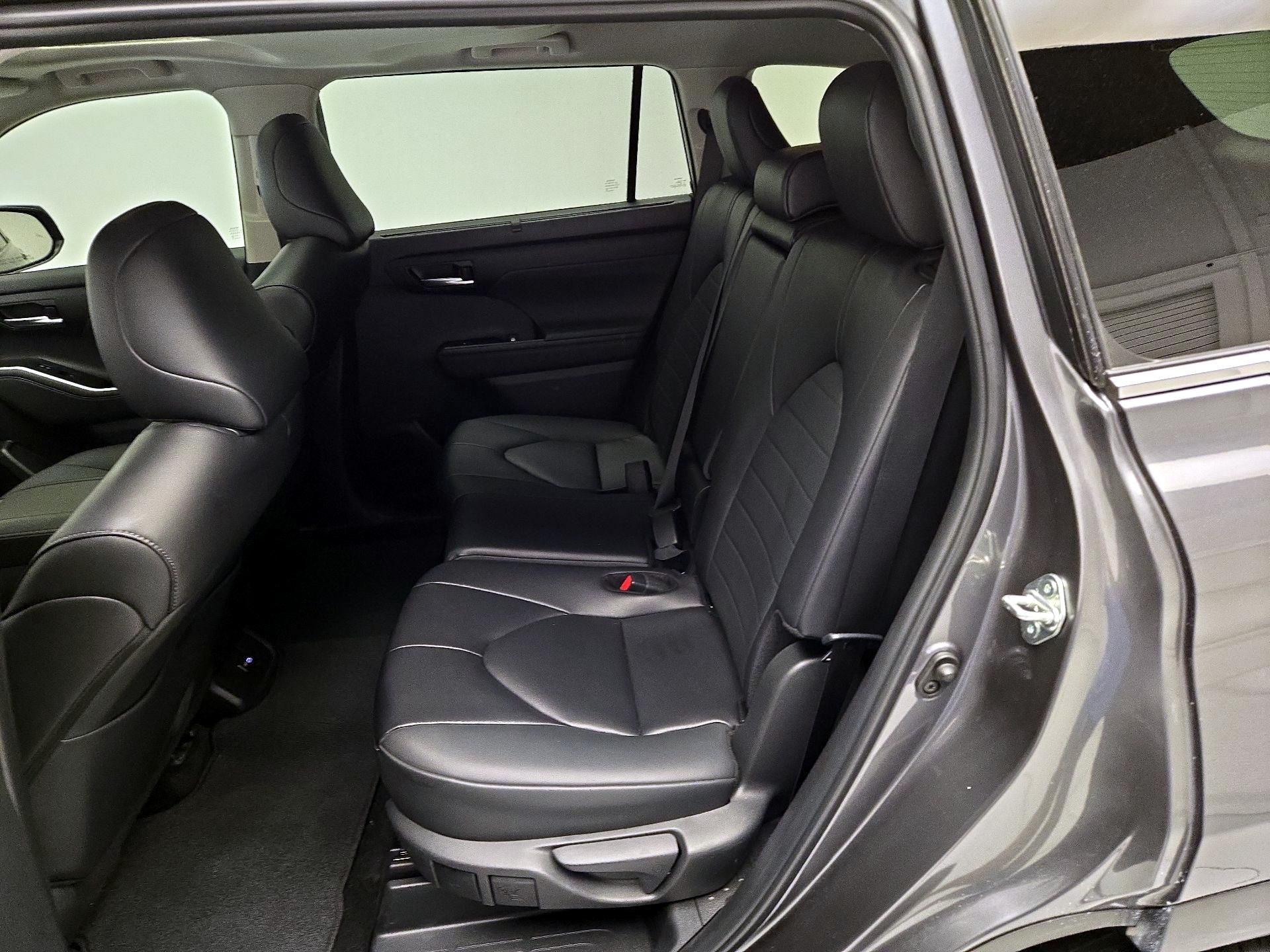 Thumbnail: 2024 Toyota Highlander - 20