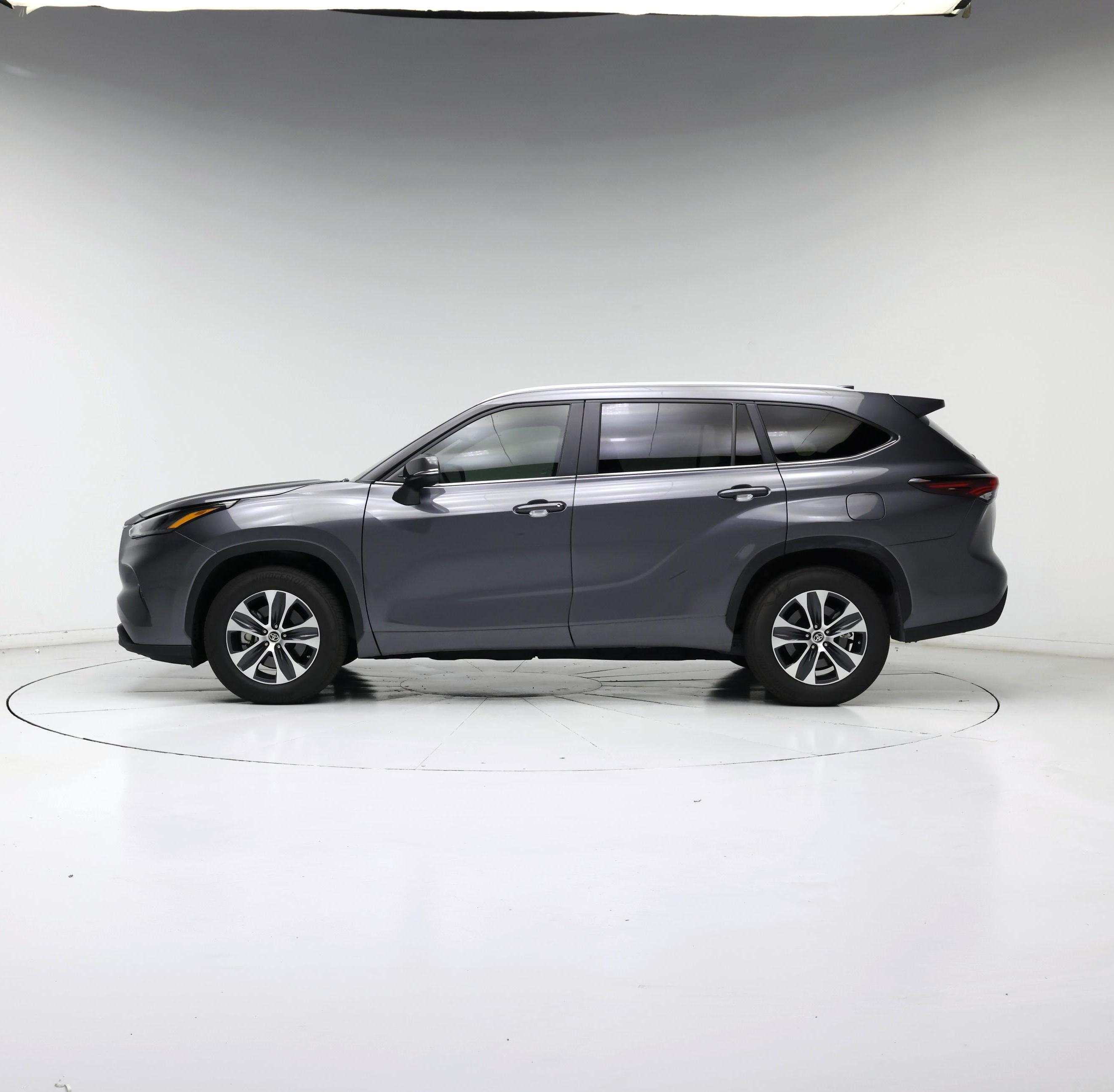 Thumbnail: 2024 Toyota Highlander - 3