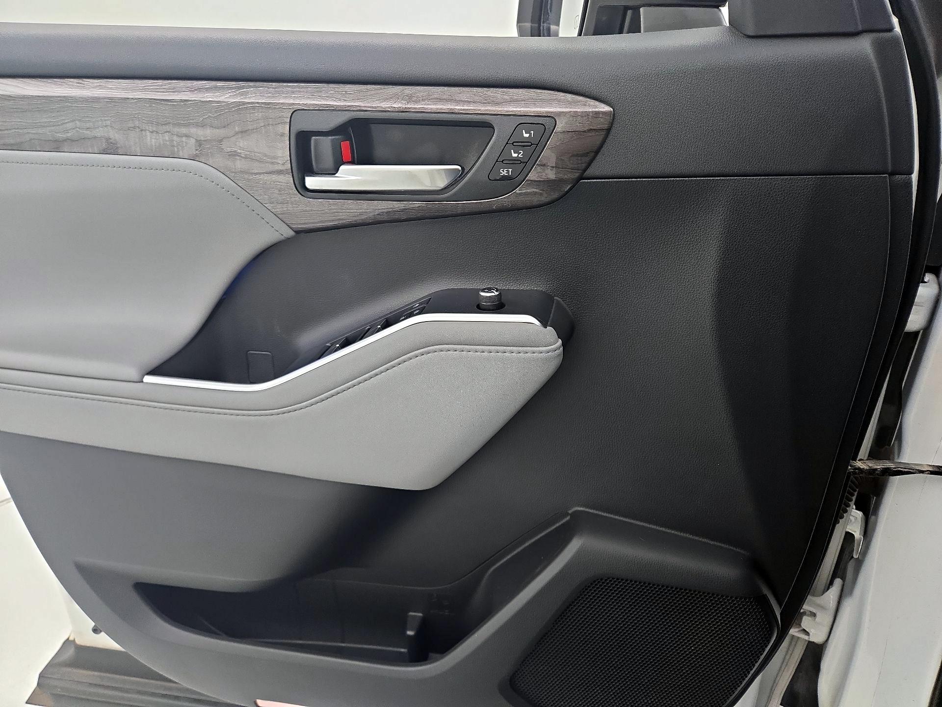 Thumbnail: 2020 Toyota Highlander - 12