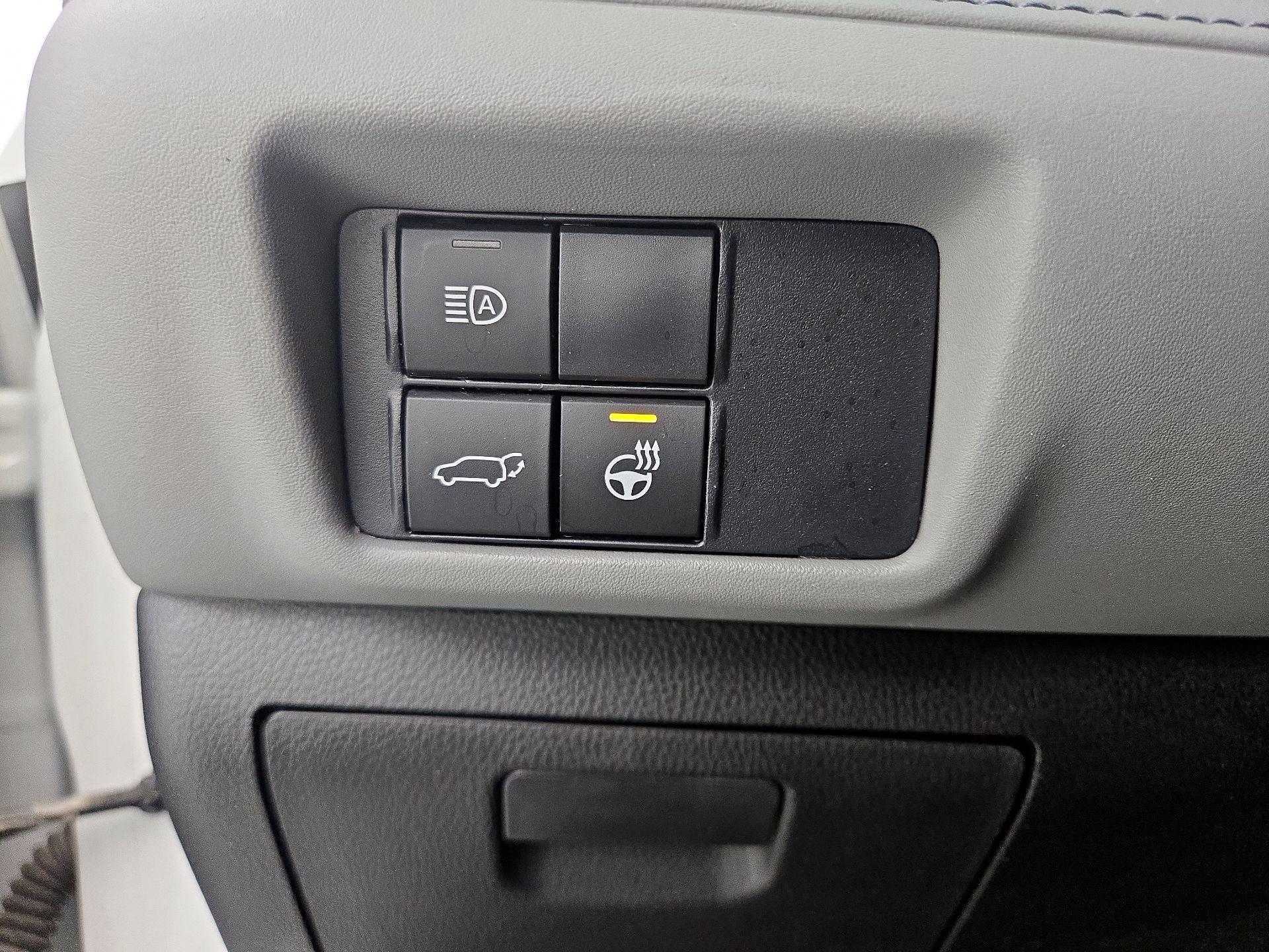 Thumbnail: 2020 Toyota Highlander - 13