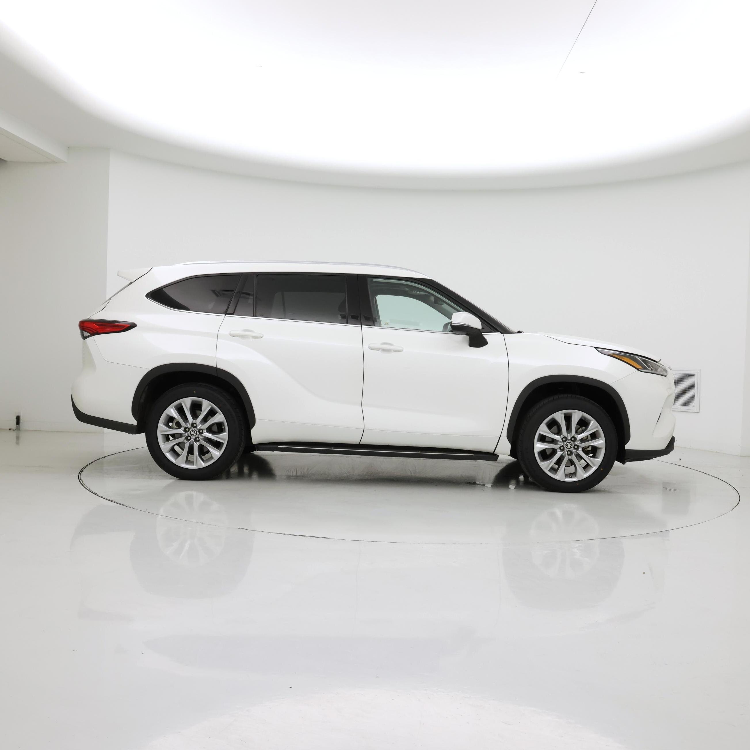 Thumbnail: 2020 Toyota Highlander - 7