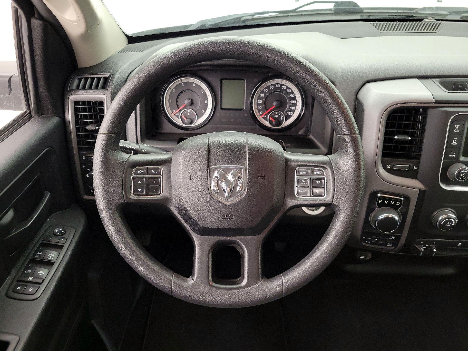 Thumbnail: 2020 RAM 1500 Classic - 10