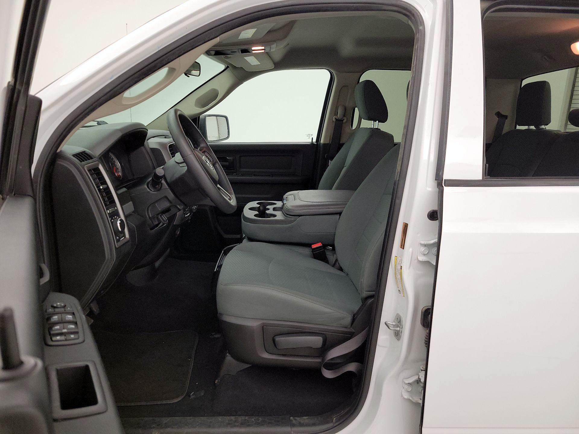 Thumbnail: 2020 RAM 1500 Classic - 11