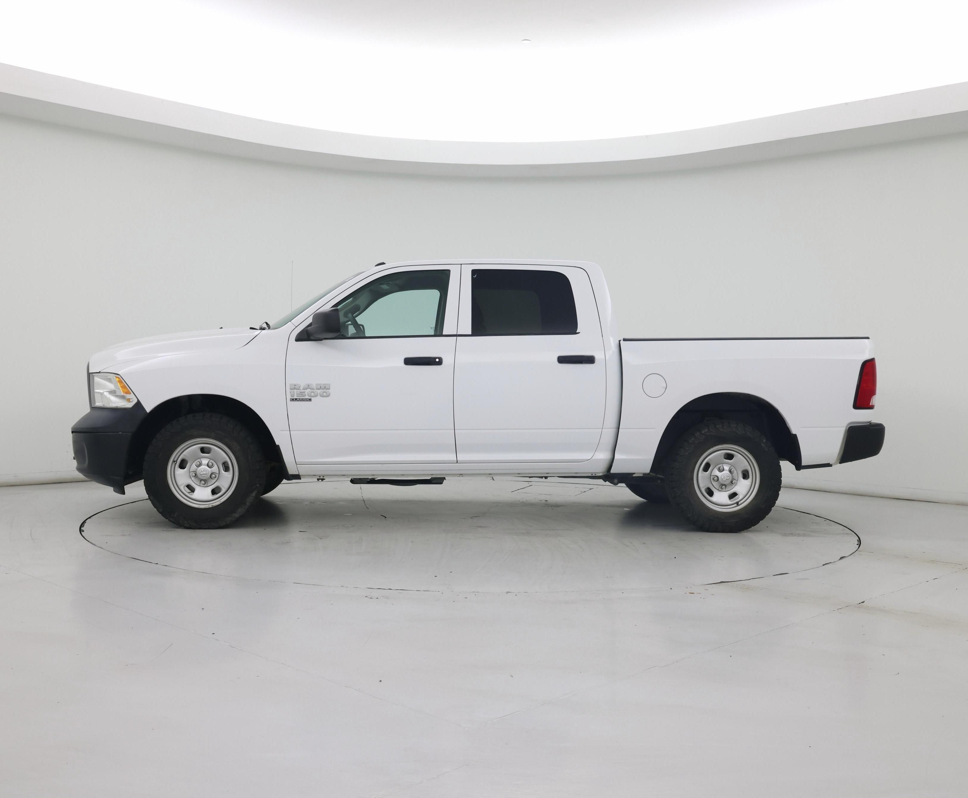 Thumbnail: 2020 RAM 1500 Classic - 3