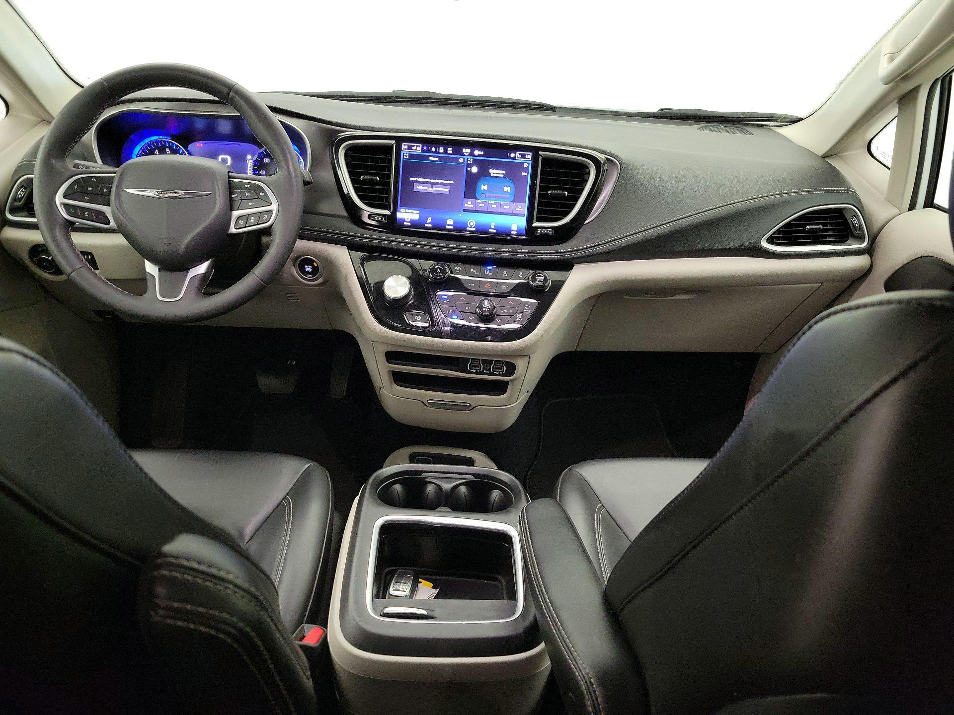 Thumbnail: 2023 Chrysler Pacifica - 9