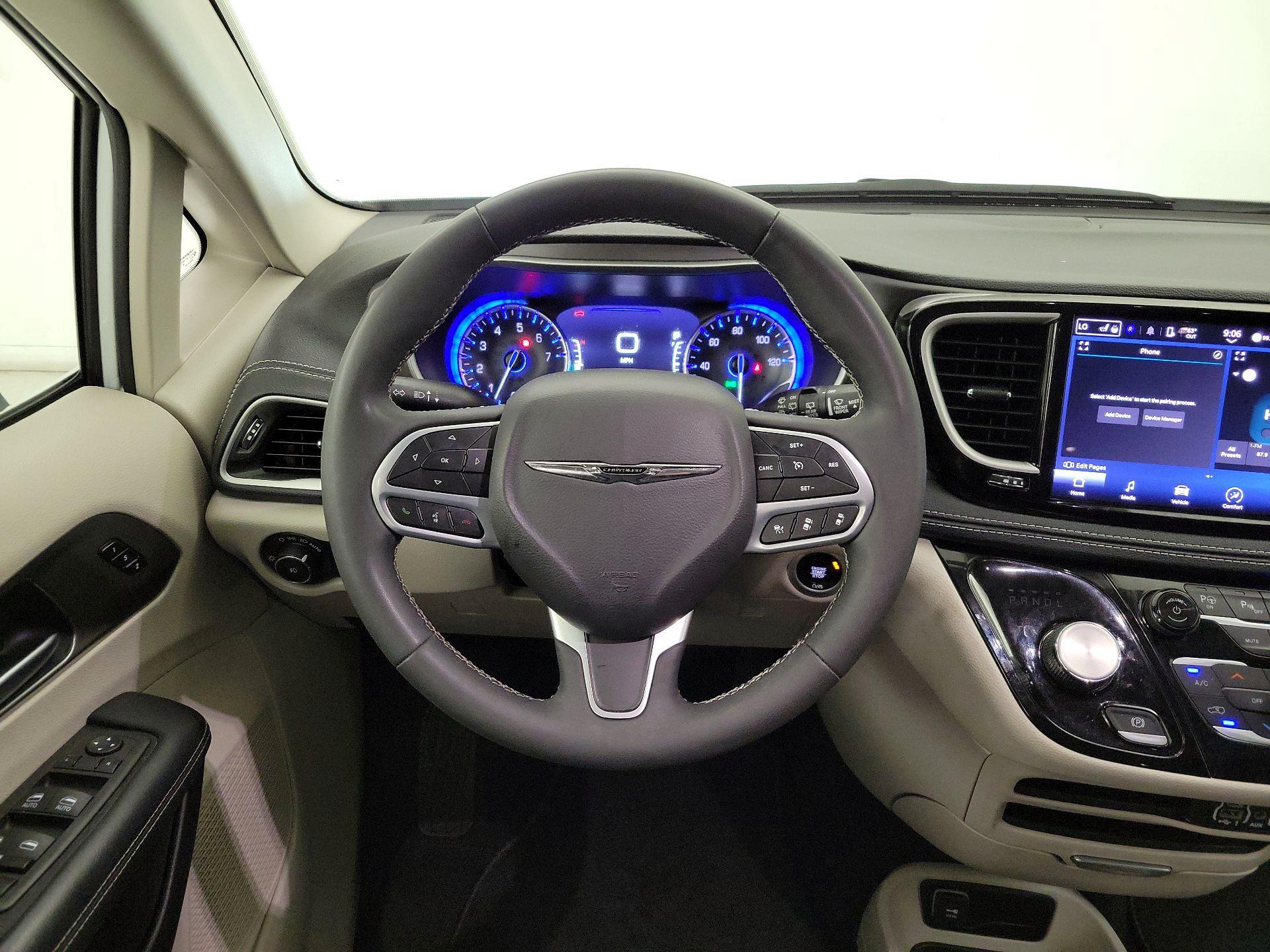 Thumbnail: 2023 Chrysler Pacifica - 10