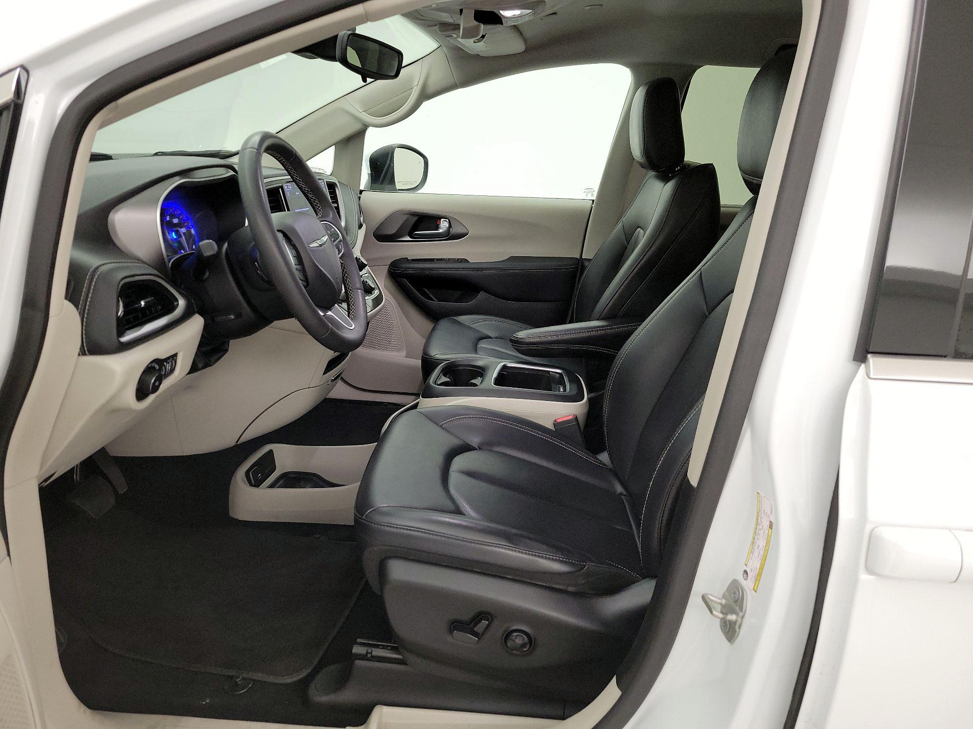 Thumbnail: 2023 Chrysler Pacifica - 11