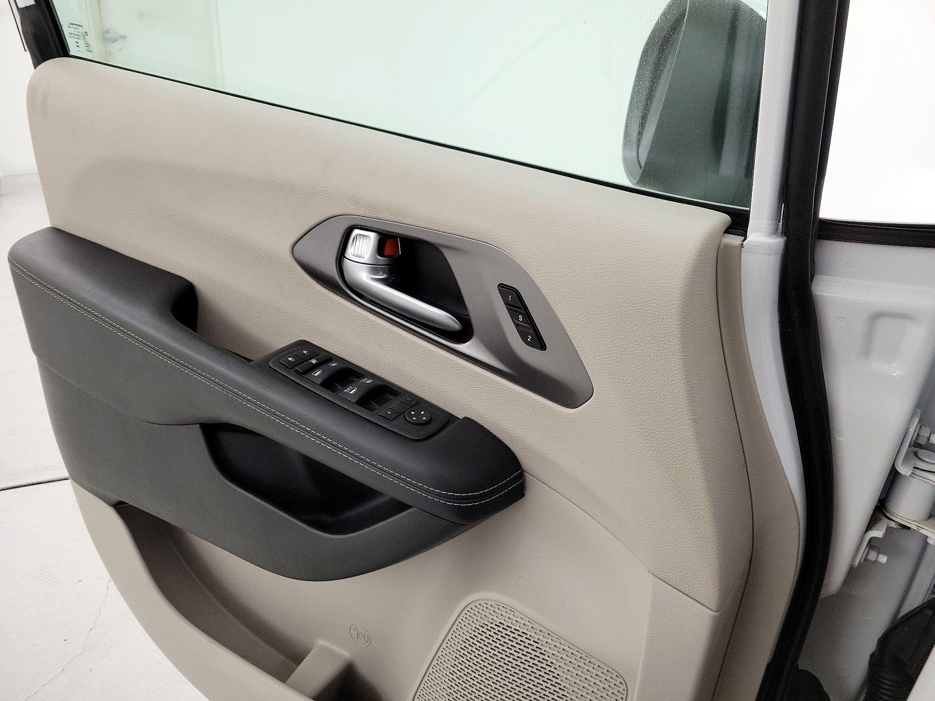 Thumbnail: 2023 Chrysler Pacifica - 12