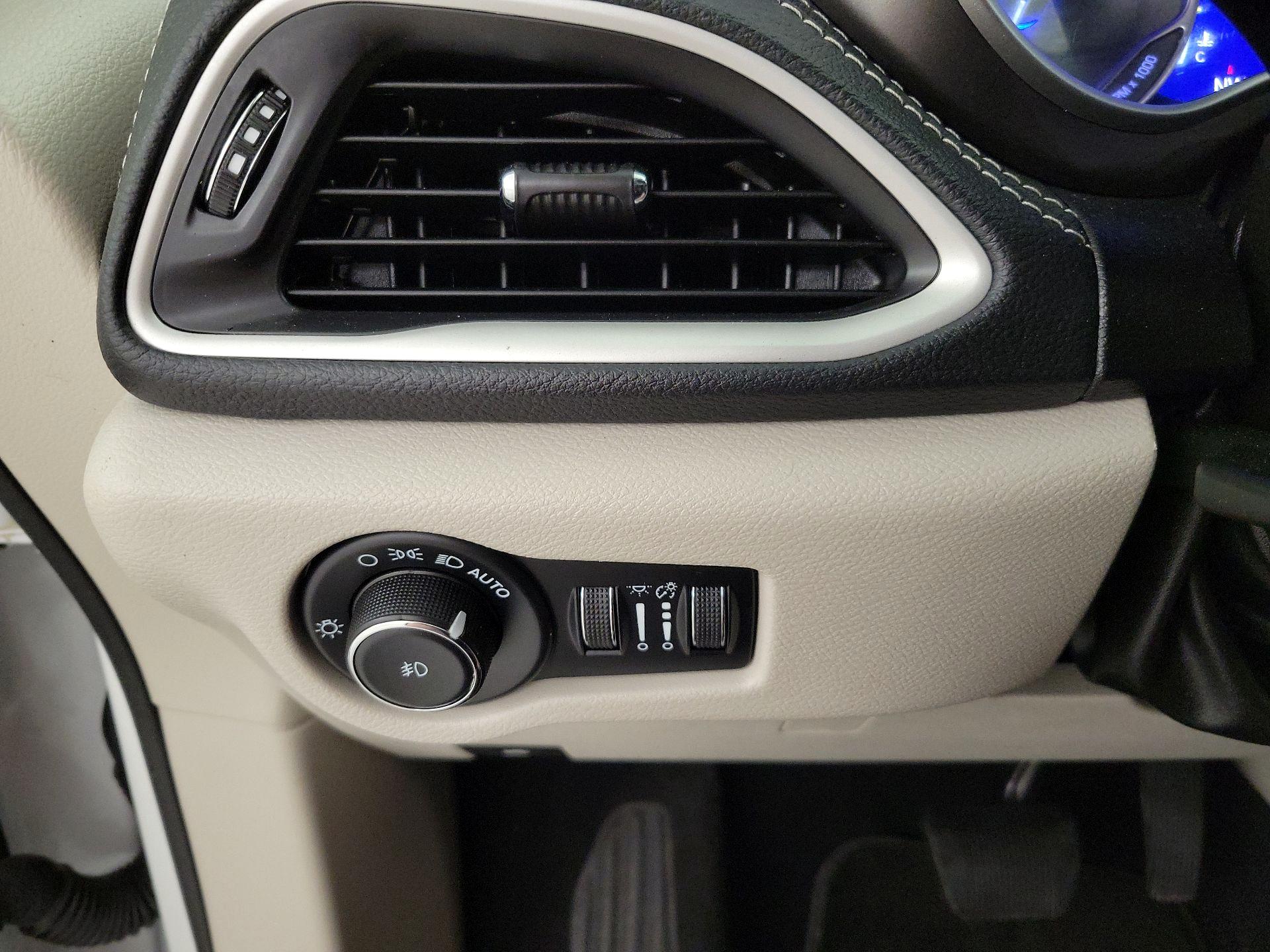 Thumbnail: 2023 Chrysler Pacifica - 13