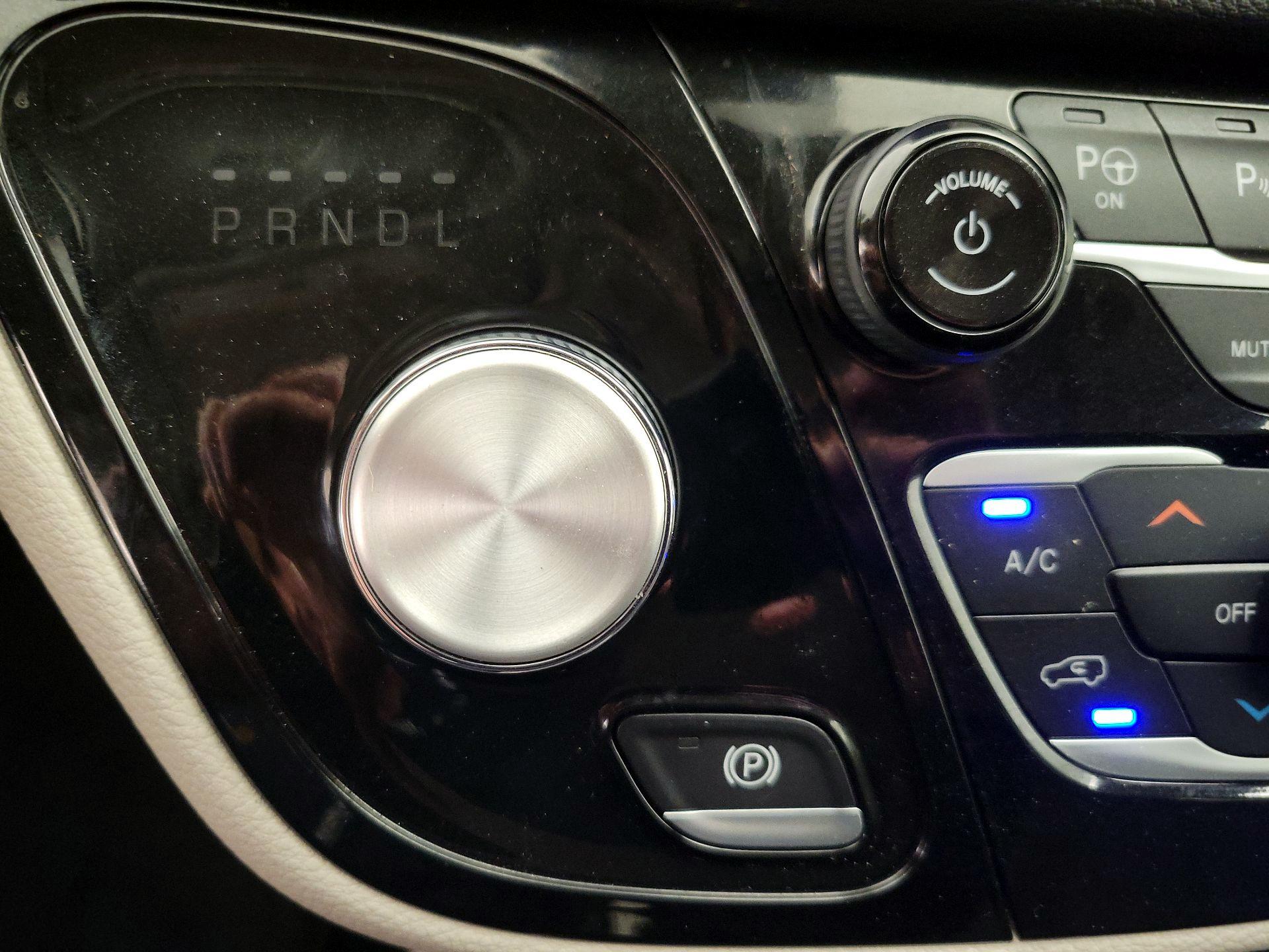 Thumbnail: 2023 Chrysler Pacifica - 17