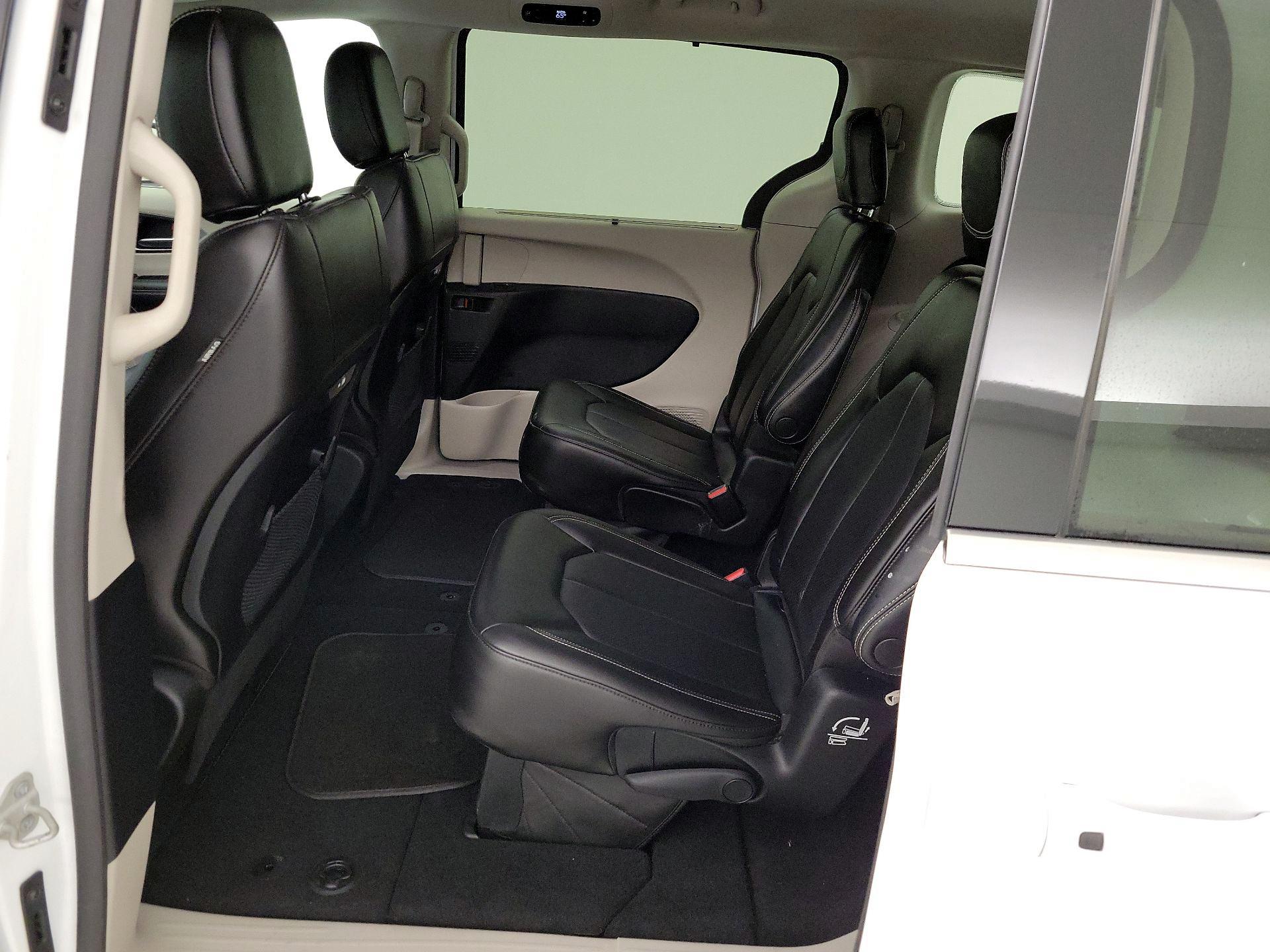 Thumbnail: 2023 Chrysler Pacifica - 18