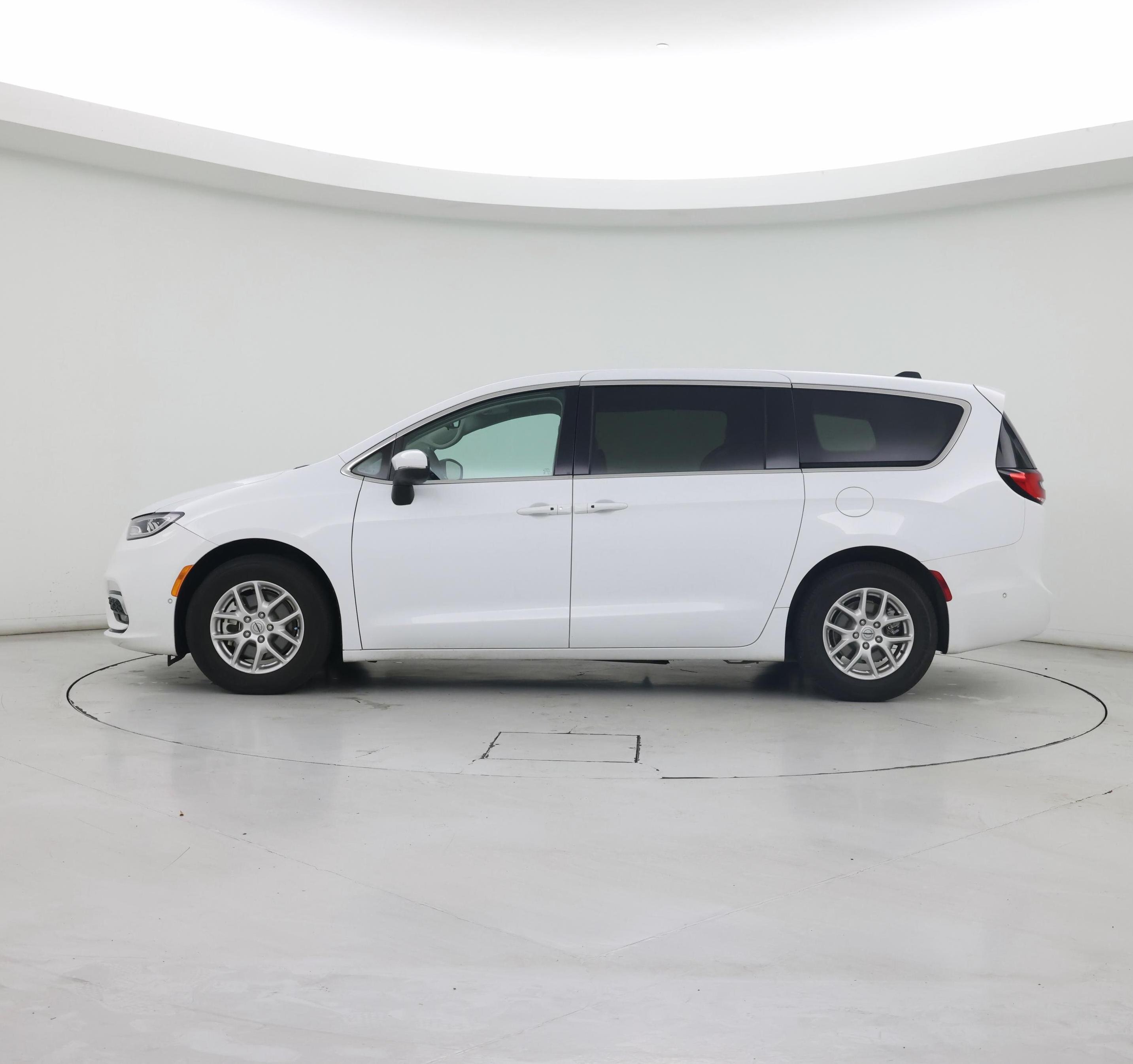 Thumbnail: 2023 Chrysler Pacifica - 3