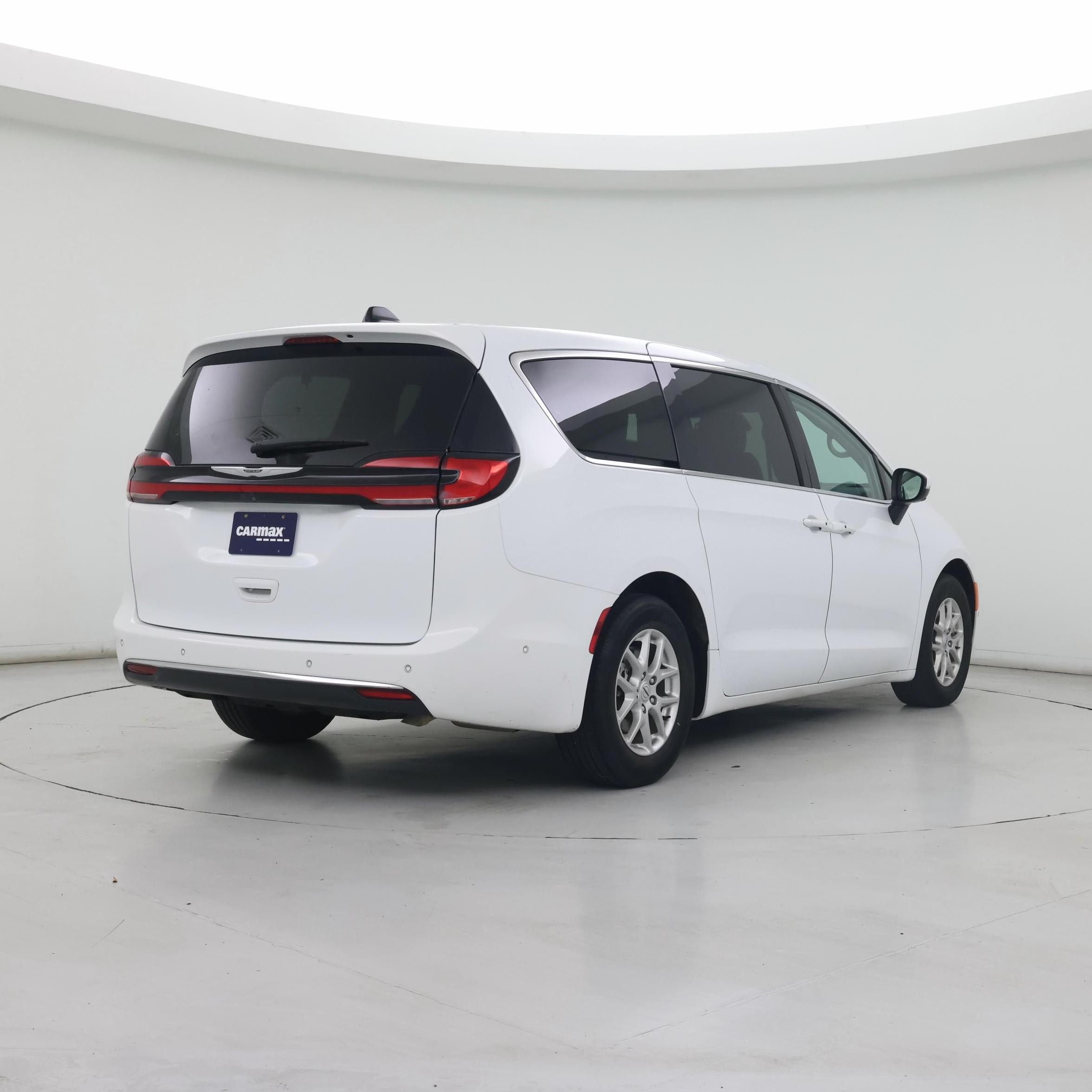 Thumbnail: 2023 Chrysler Pacifica - 8