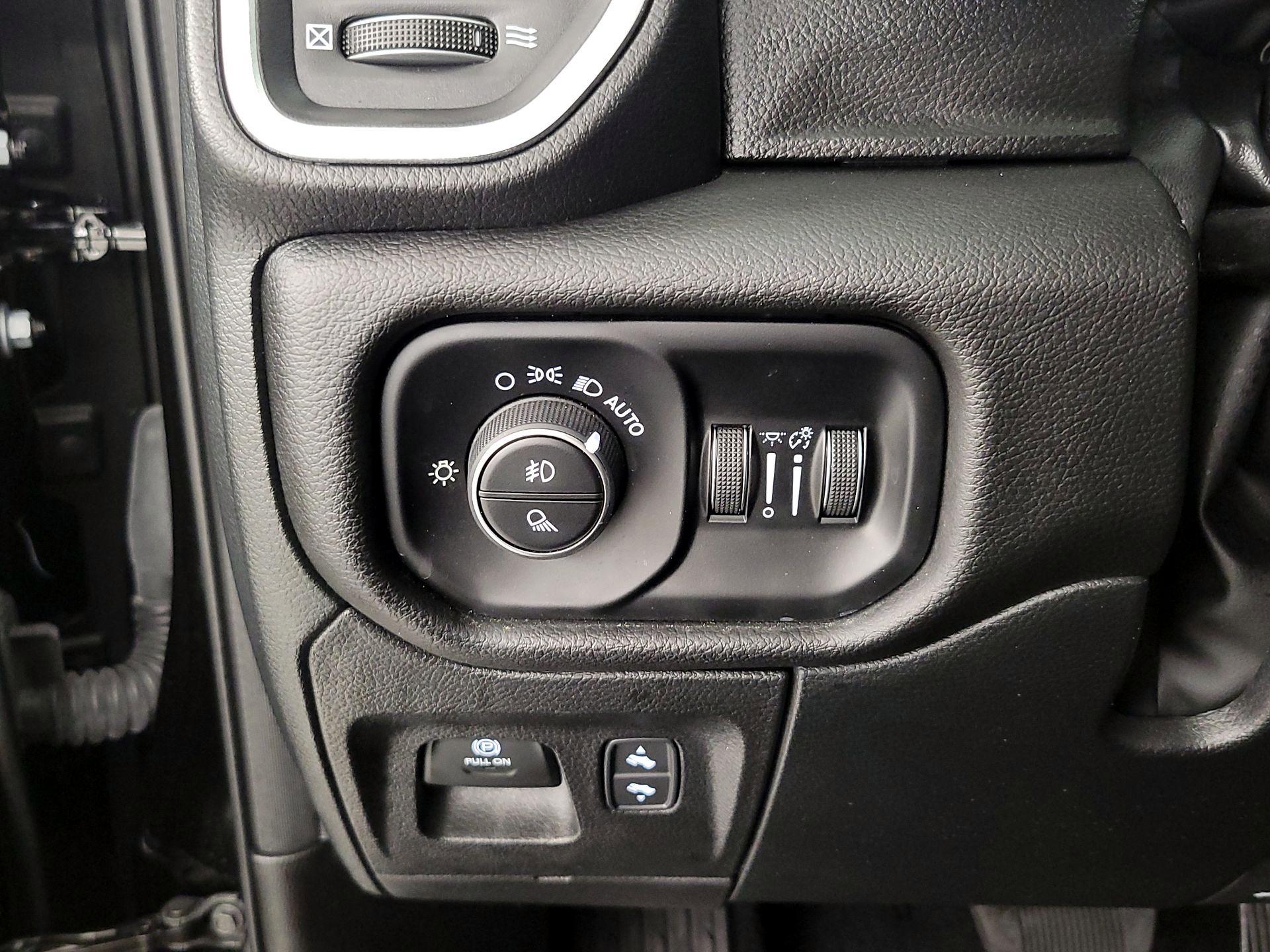 Thumbnail: 2025 RAM 1500 - 13