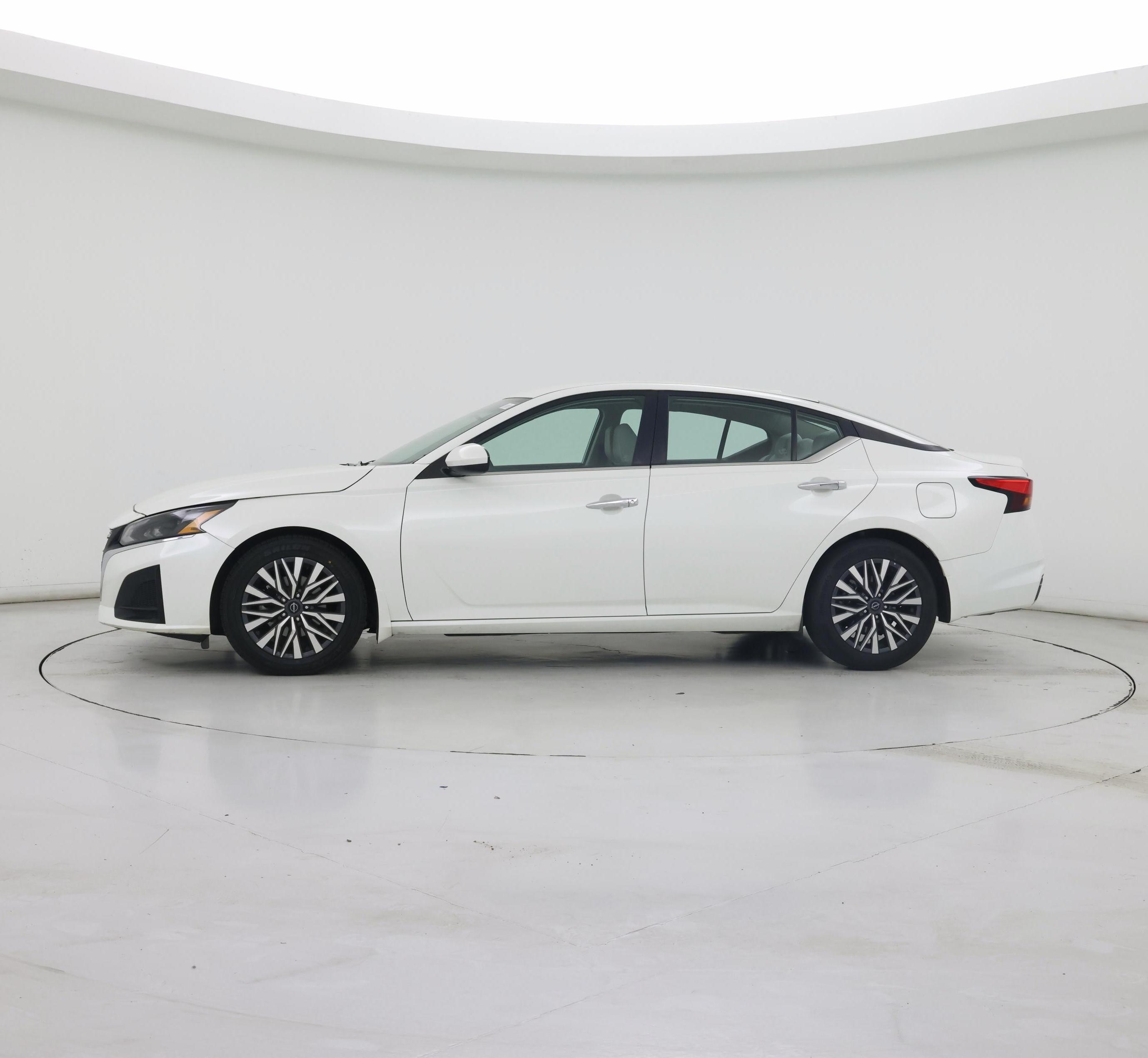 Thumbnail: 2023 Nissan Altima - 3