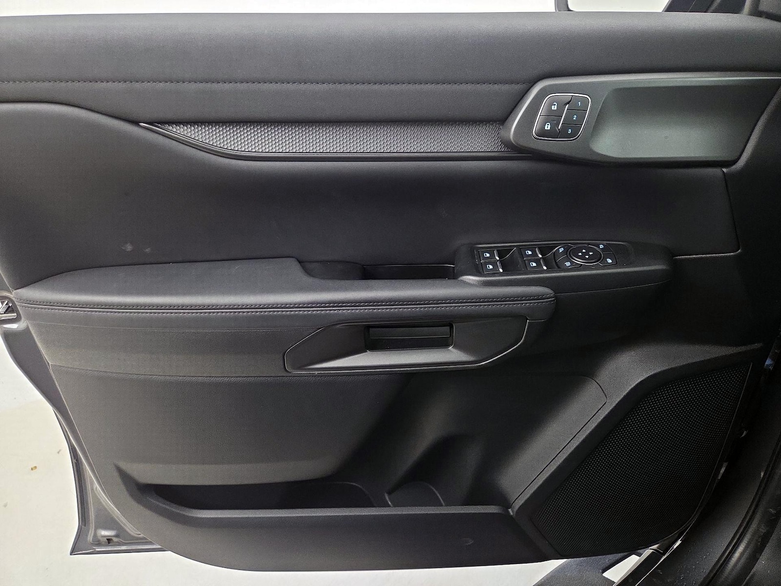2025 Ford Ranger Raptor - Photo 13