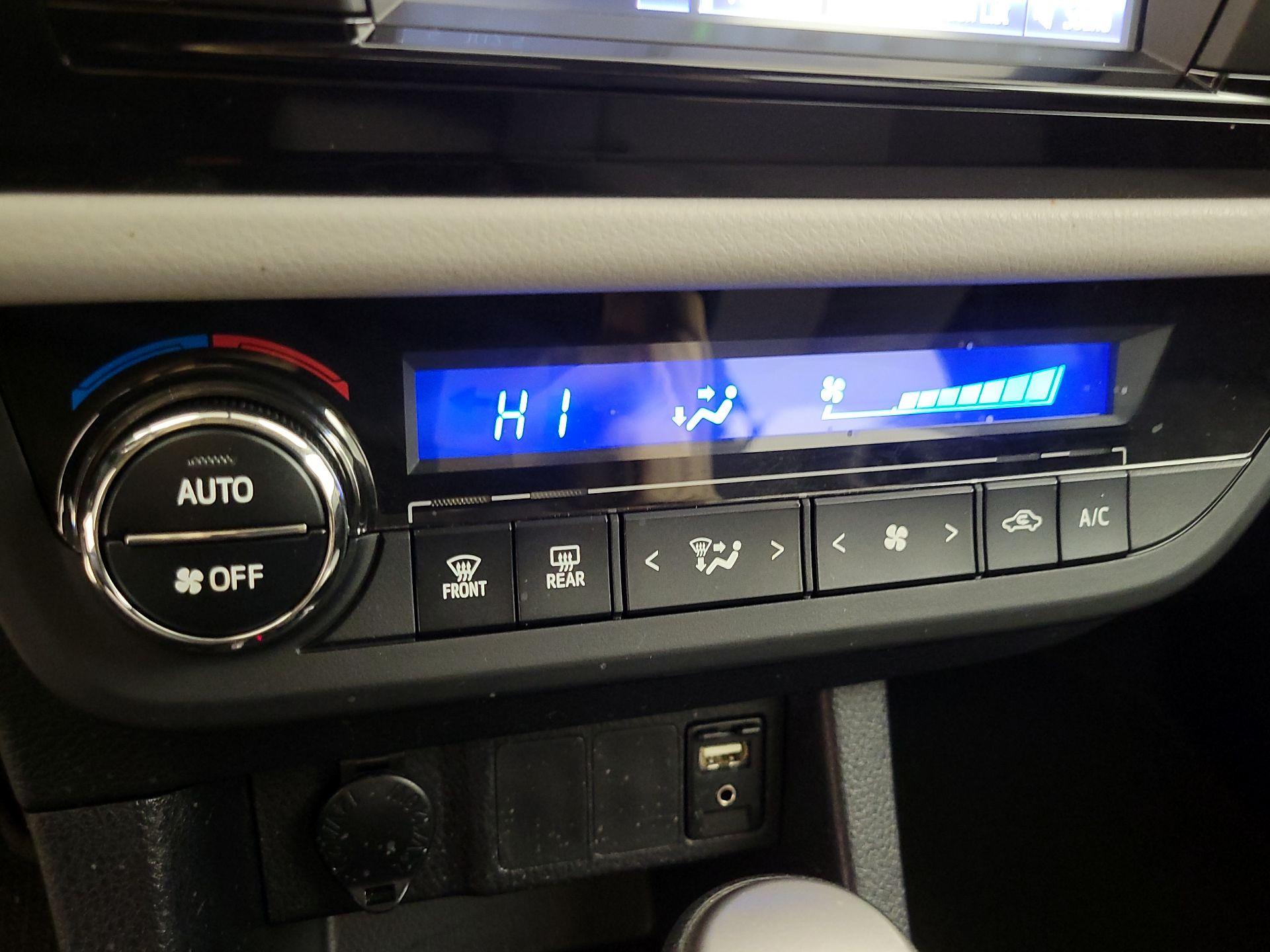 Thumbnail: 2014 Toyota Corolla - 16