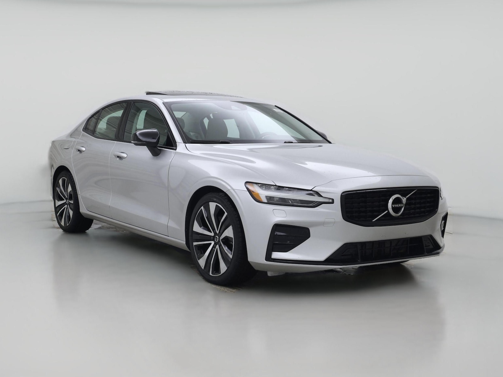 2022 Volvo S60 Momentum