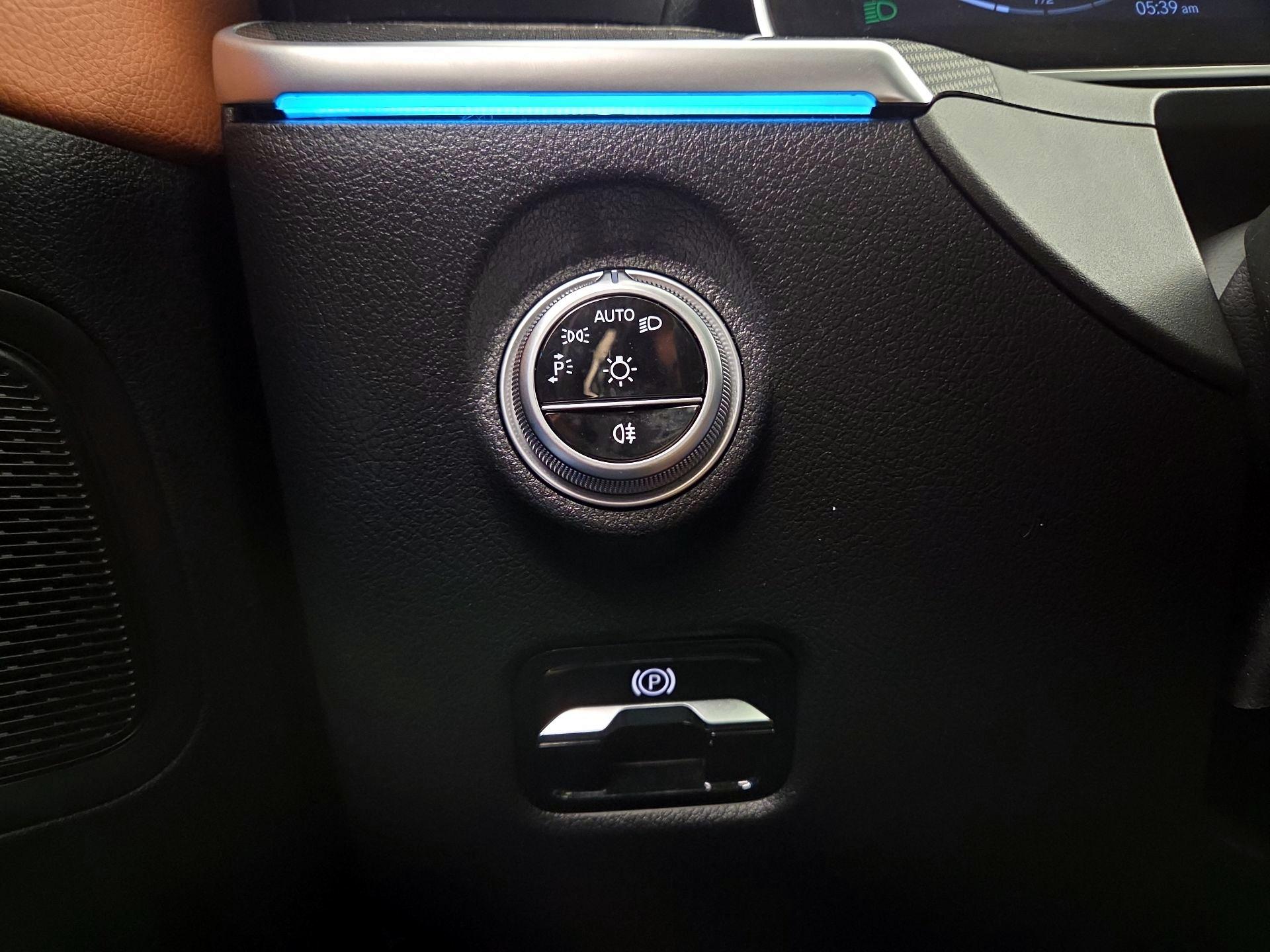 Thumbnail: 2023 Mercedes-Benz C-Class - 13