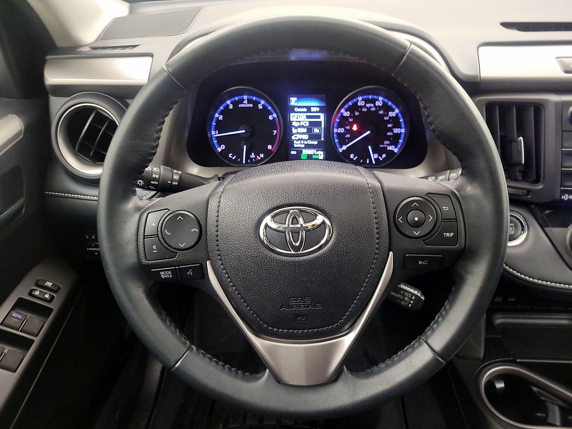 Thumbnail: 2018 Toyota RAV4 - 10