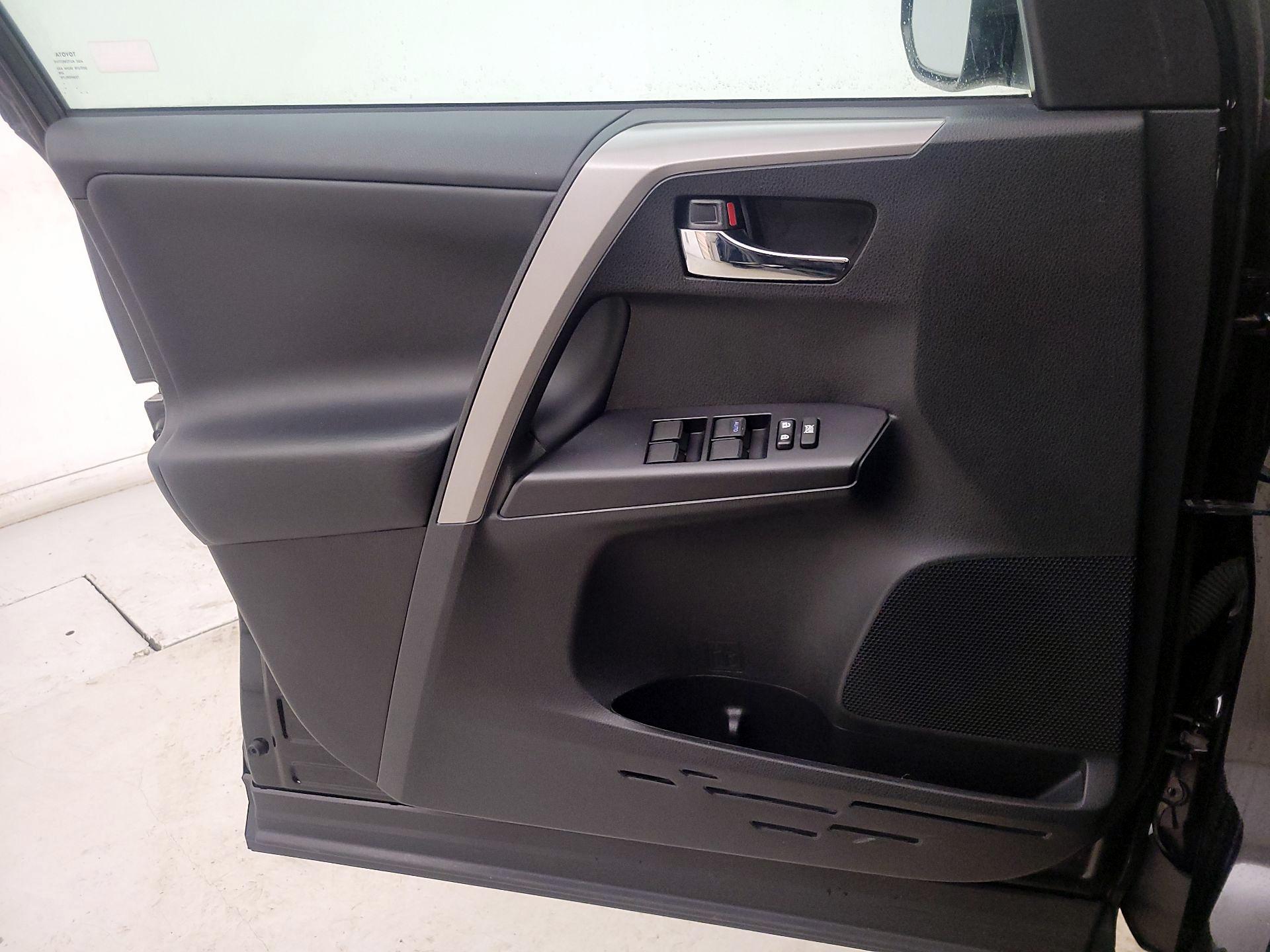 Thumbnail: 2018 Toyota RAV4 - 12