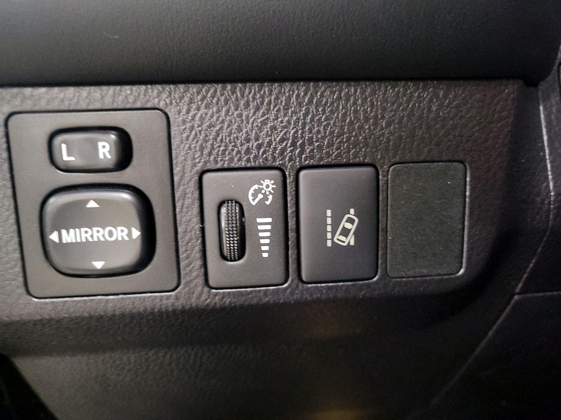 Thumbnail: 2018 Toyota RAV4 - 13