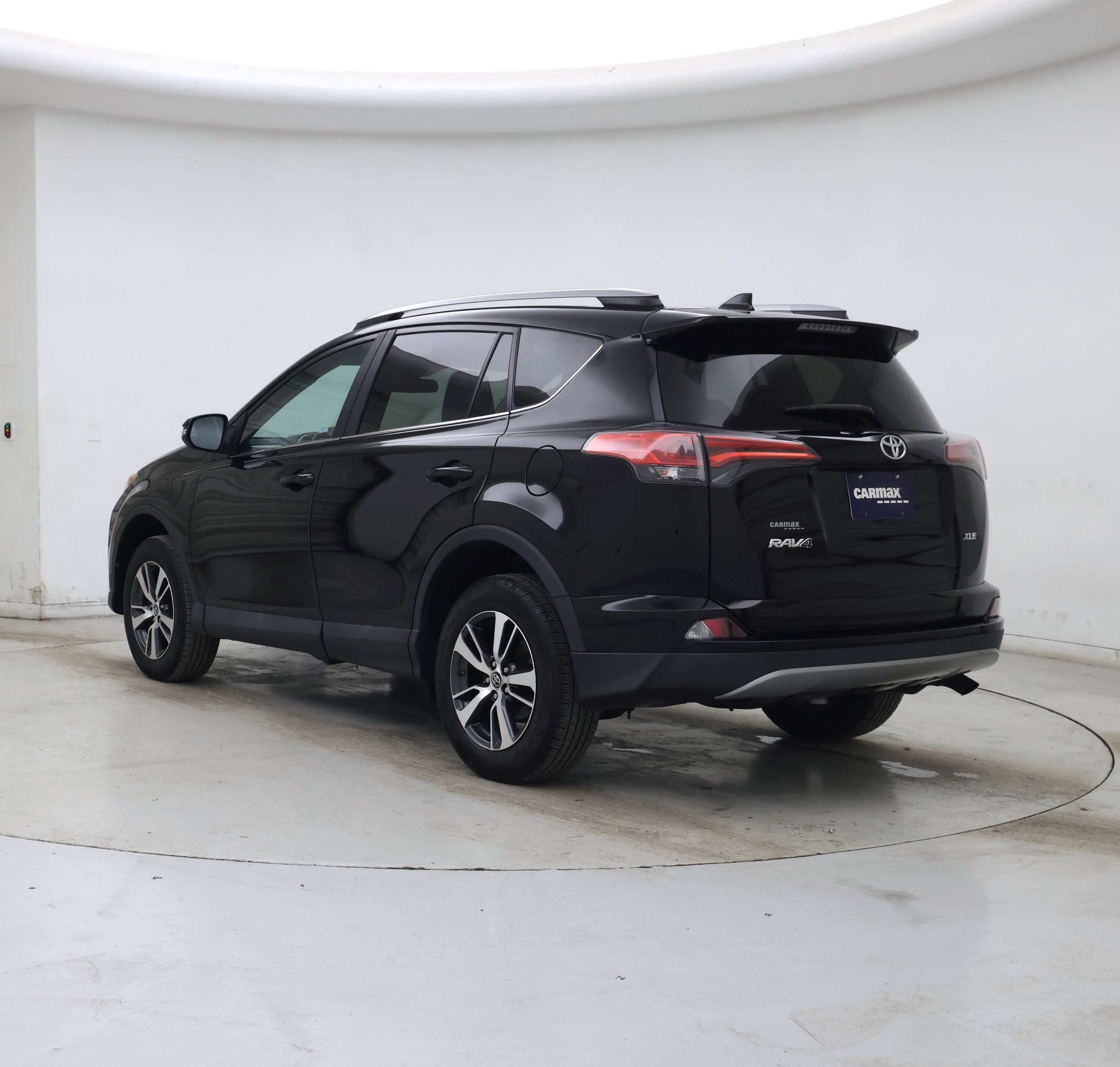 Thumbnail: 2018 Toyota RAV4 - 2