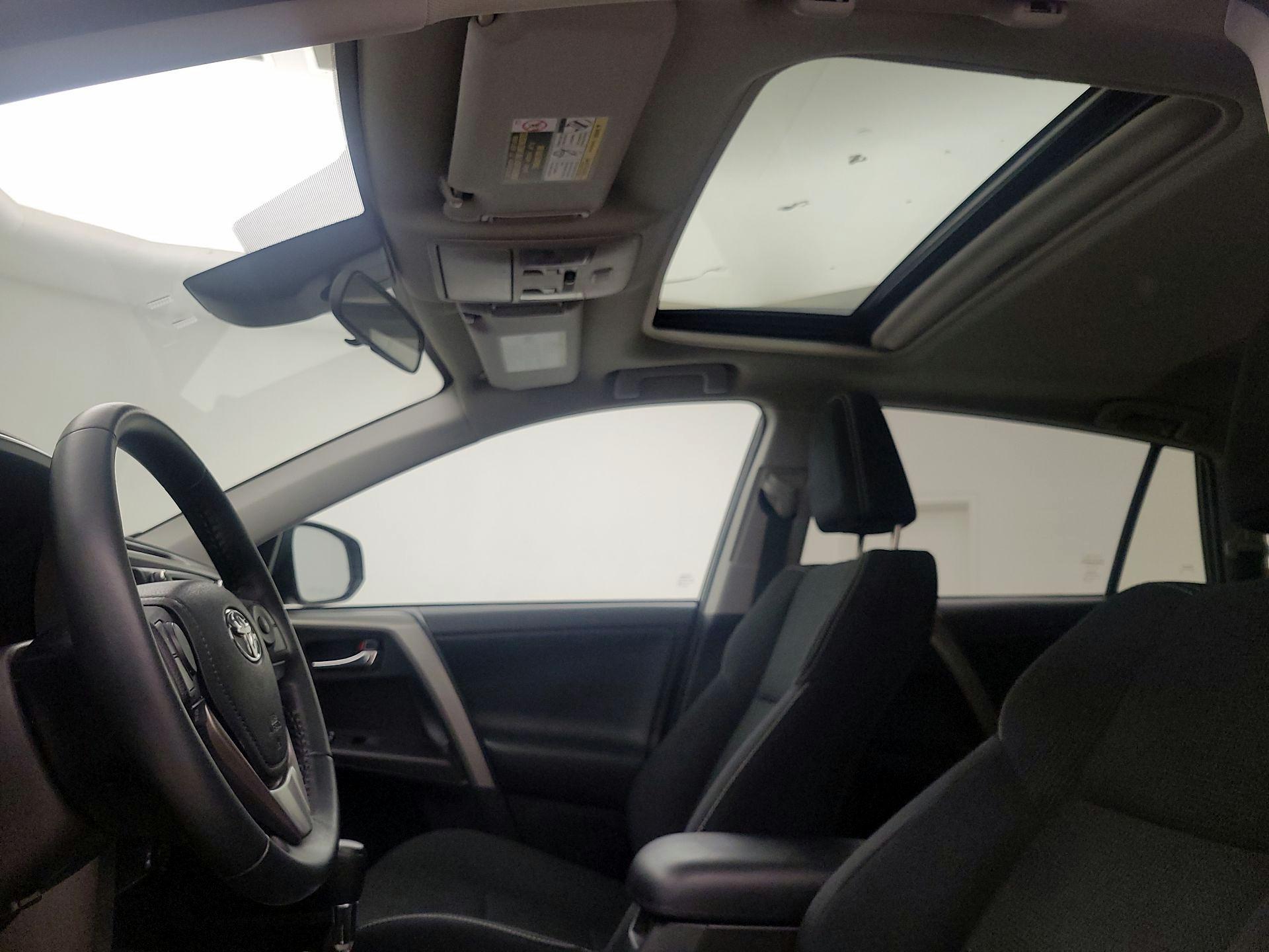 Thumbnail: 2018 Toyota RAV4 - 19