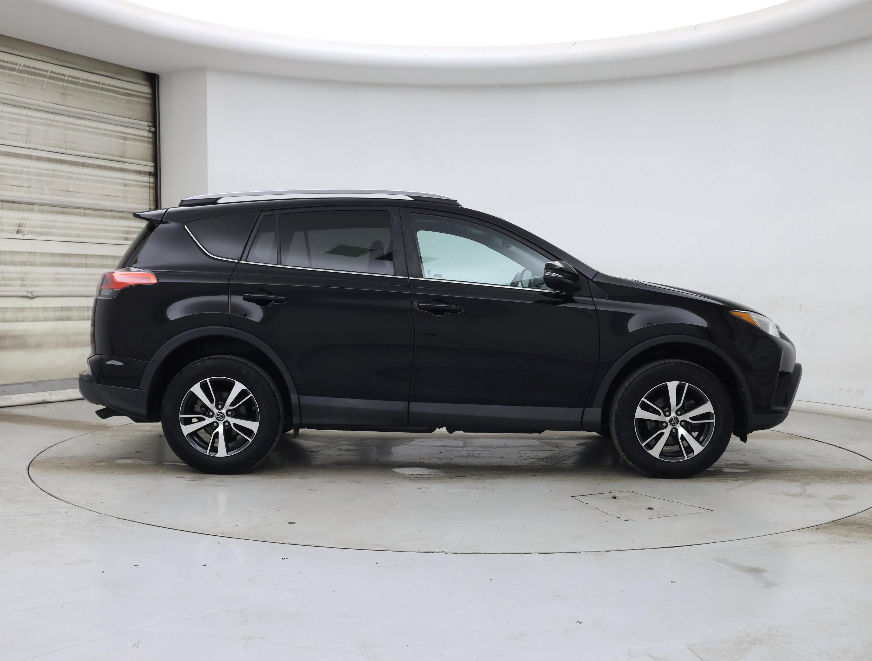 Thumbnail: 2018 Toyota RAV4 - 7