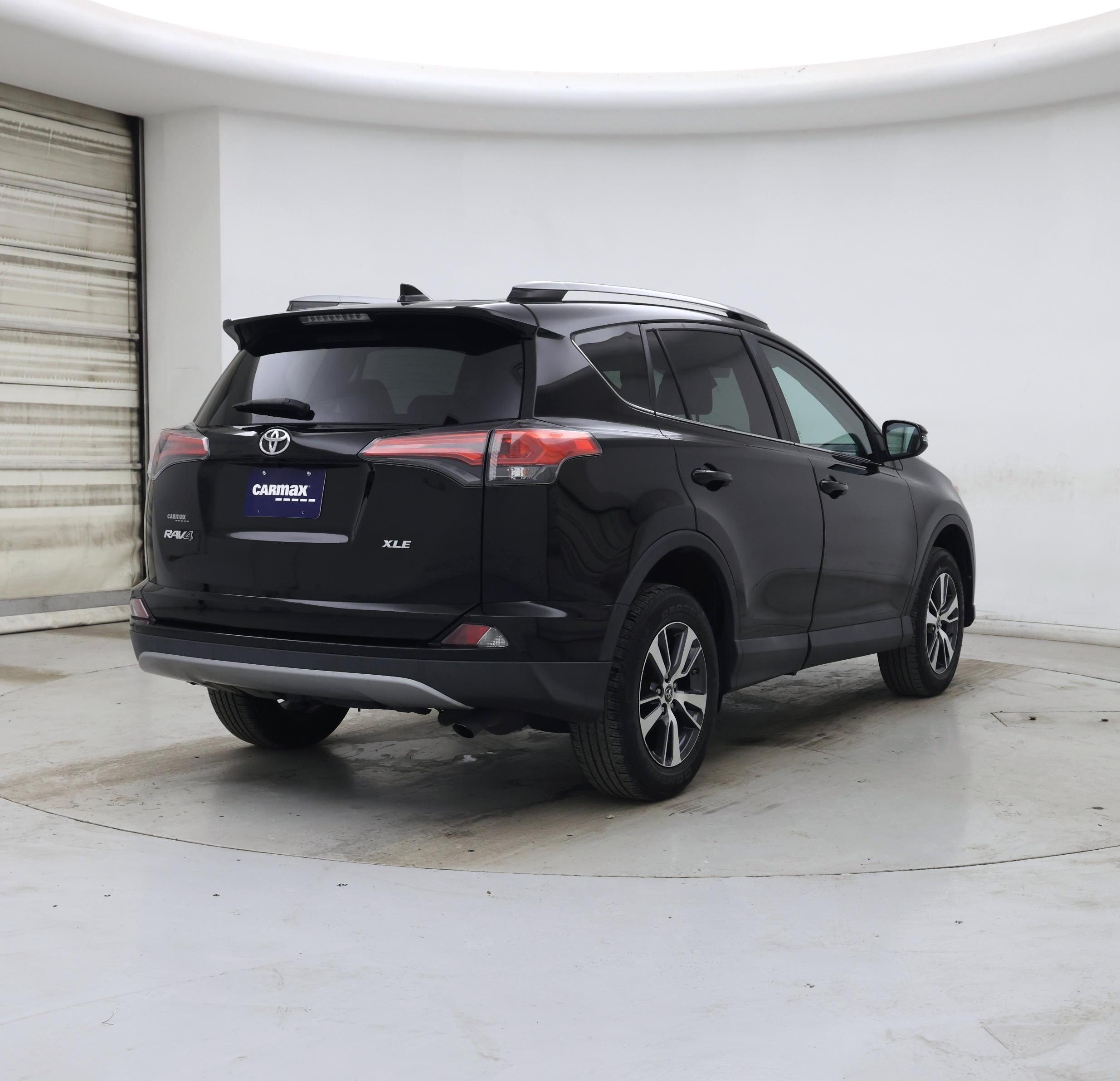 Thumbnail: 2018 Toyota RAV4 - 8
