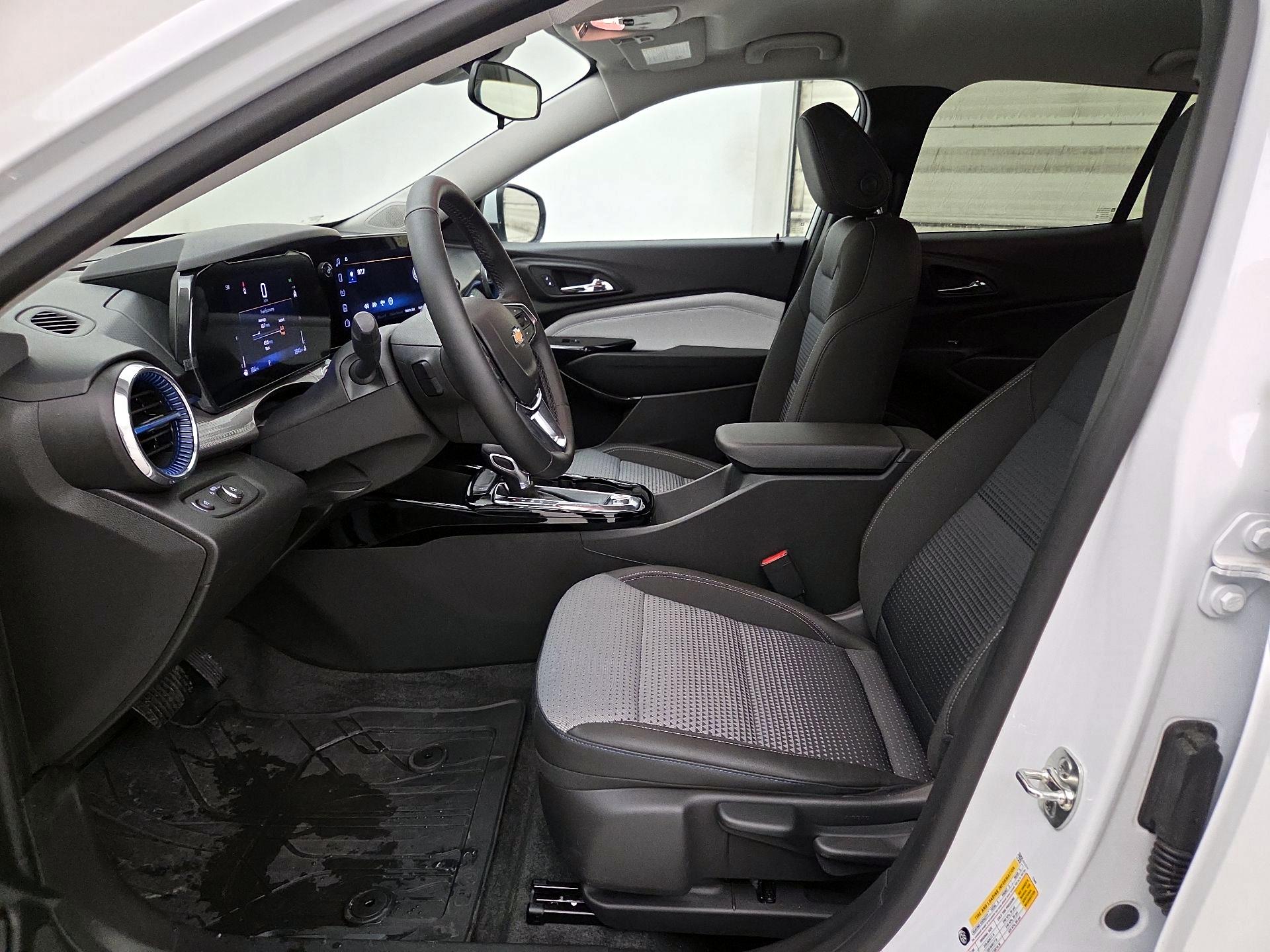 Thumbnail: 2025 Chevrolet Trax - 11