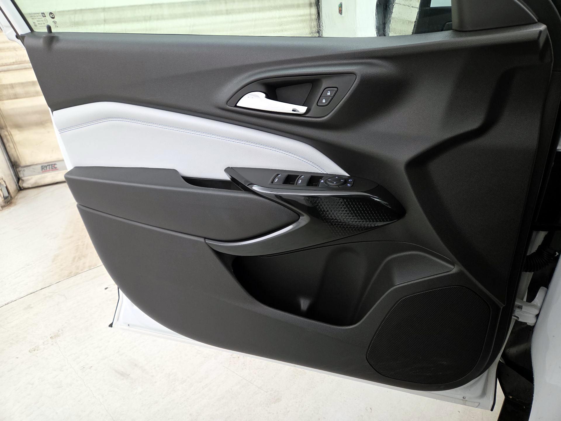 Thumbnail: 2025 Chevrolet Trax - 12