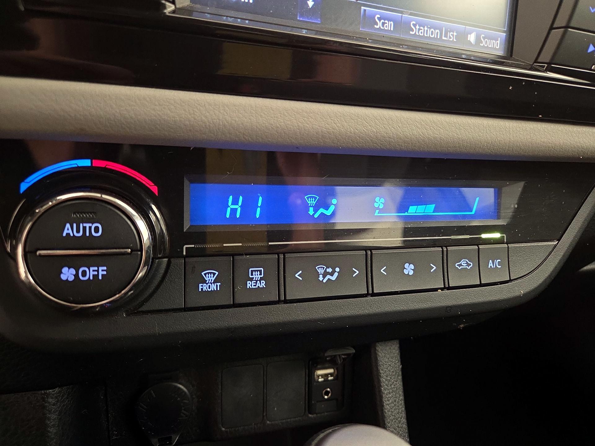 Thumbnail: 2016 Toyota Corolla - 16