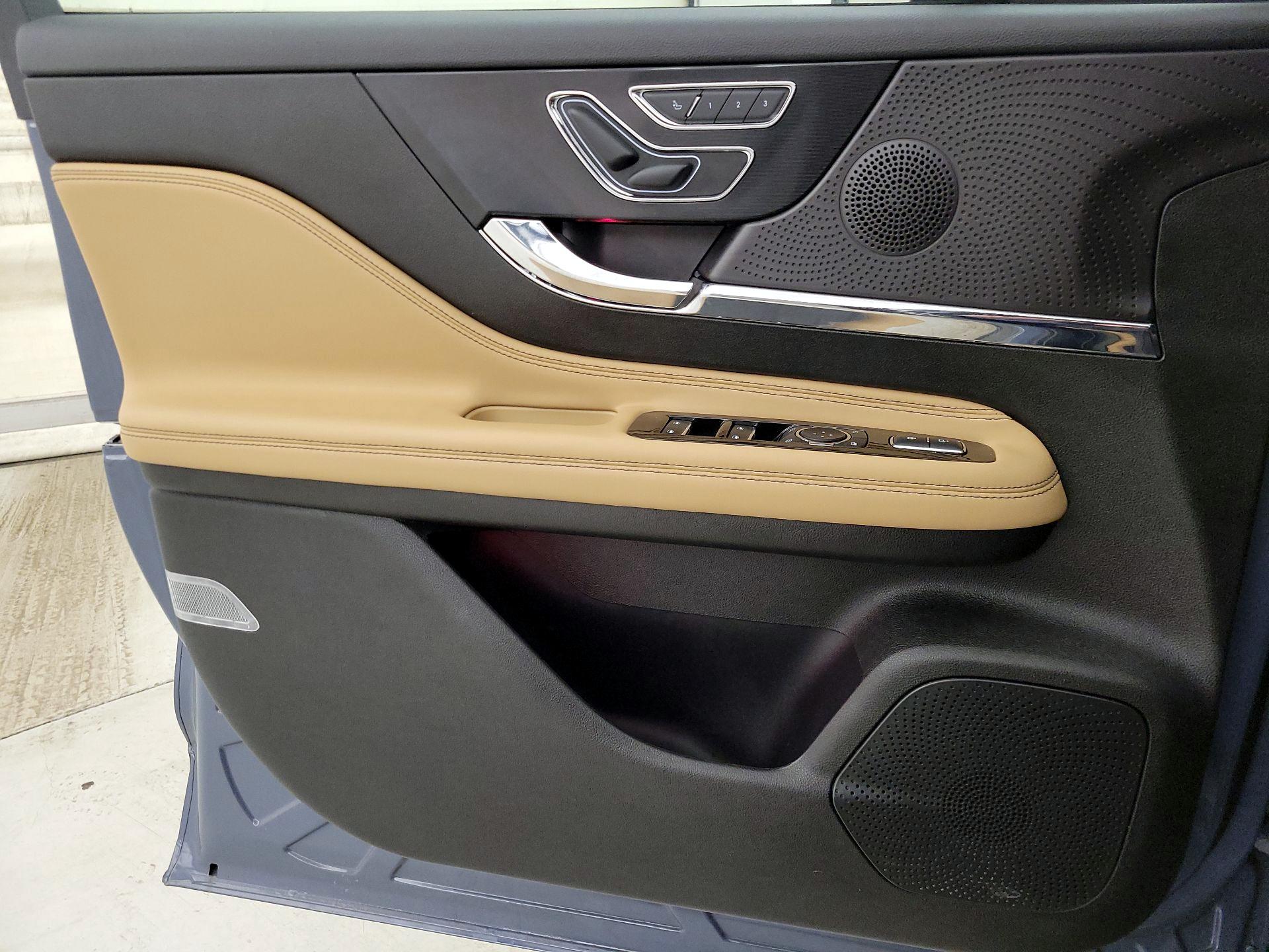 Thumbnail: 2023 Lincoln Corsair - 12