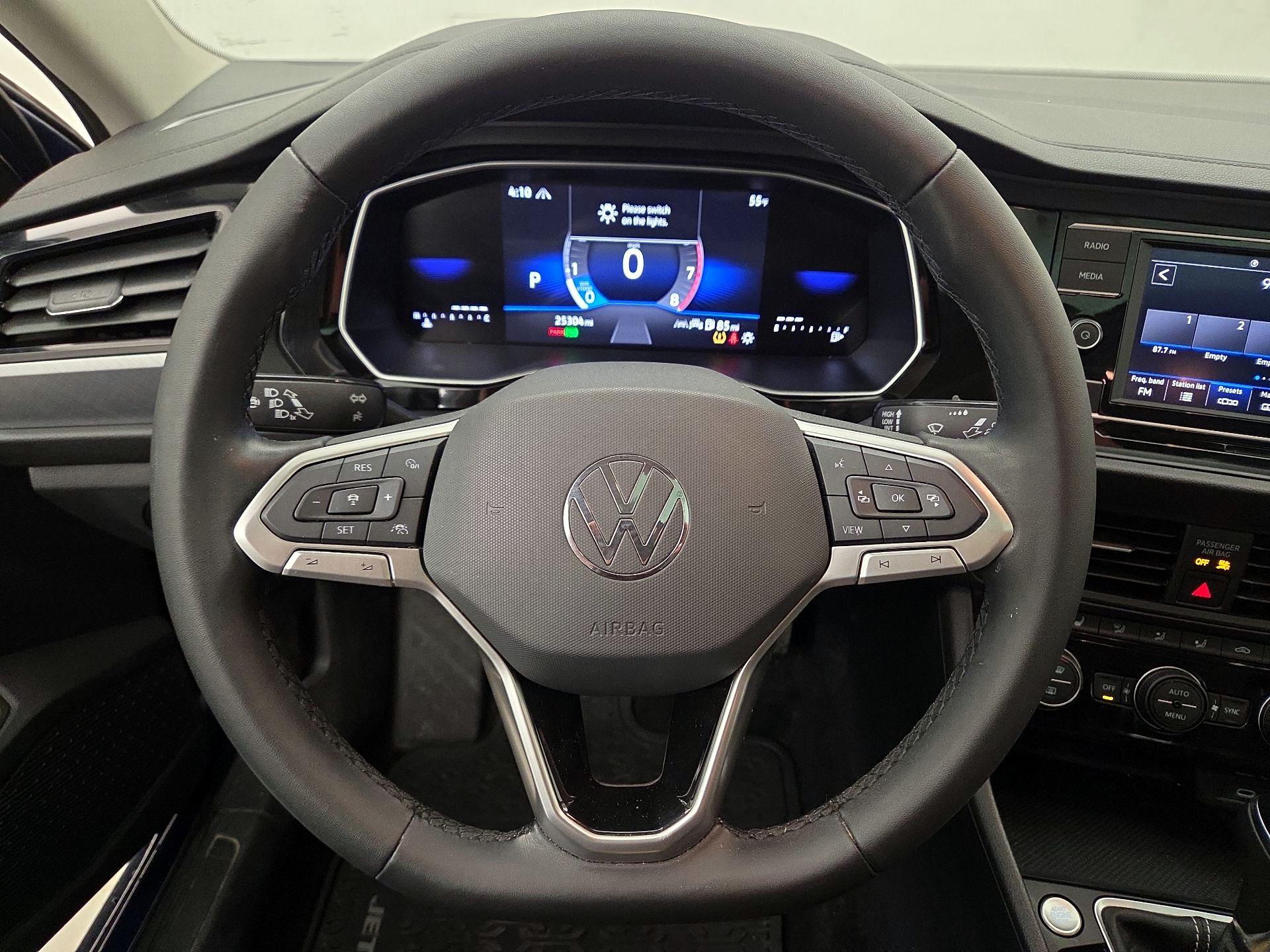 Thumbnail: 2024 Volkswagen Jetta - 10