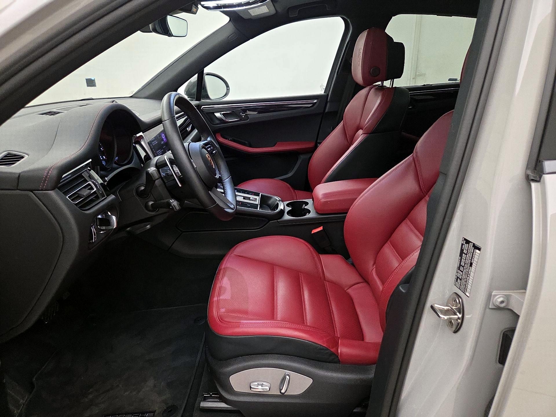 Thumbnail: 2024 Porsche Macan - 11