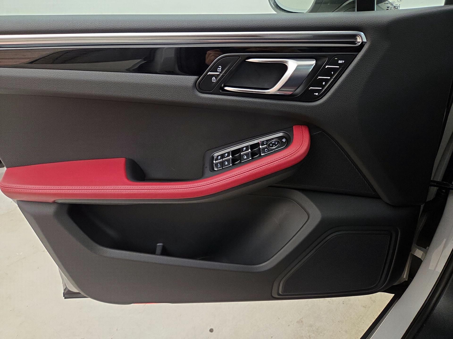 Thumbnail: 2024 Porsche Macan - 12