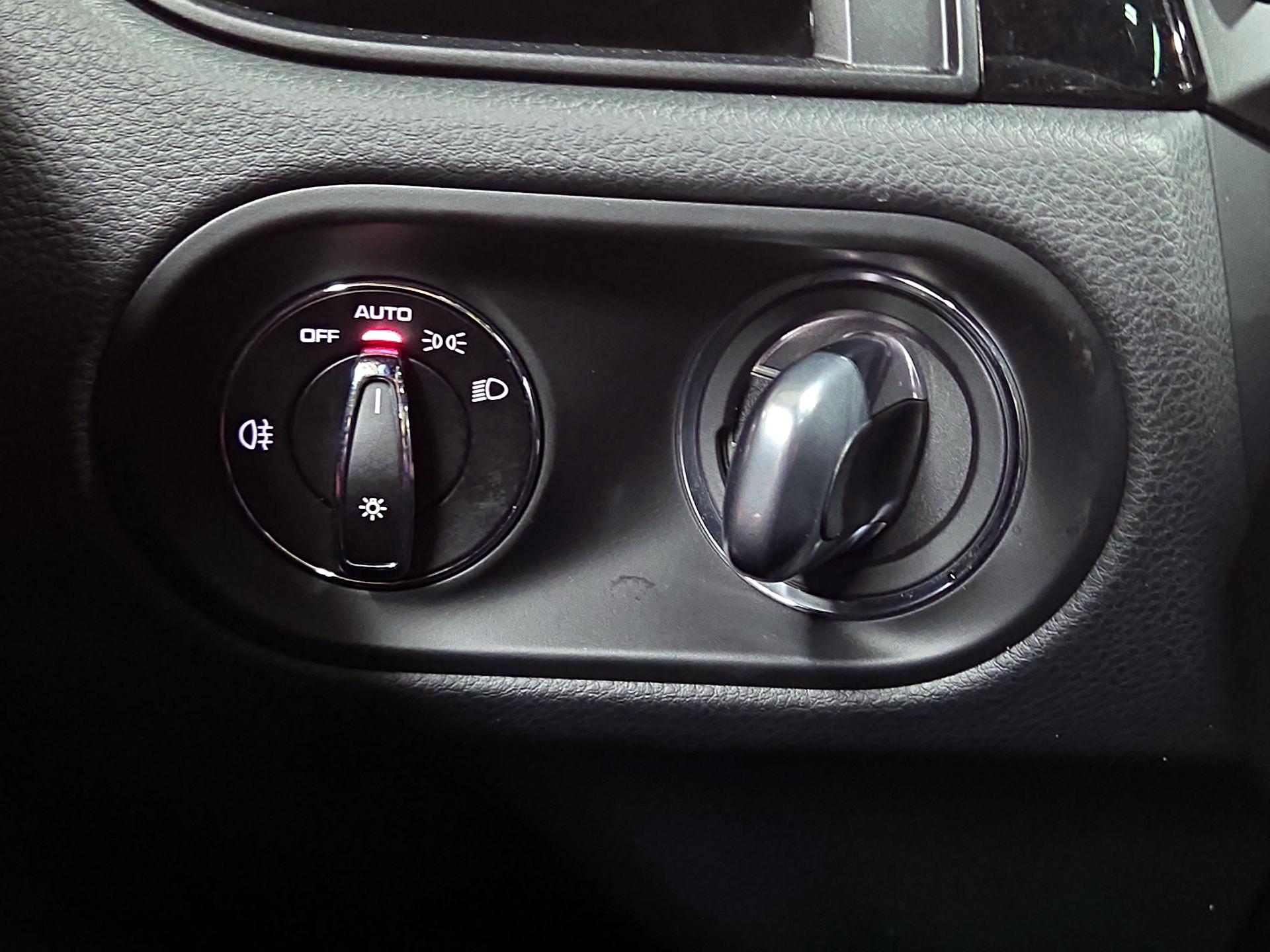 Thumbnail: 2024 Porsche Macan - 13